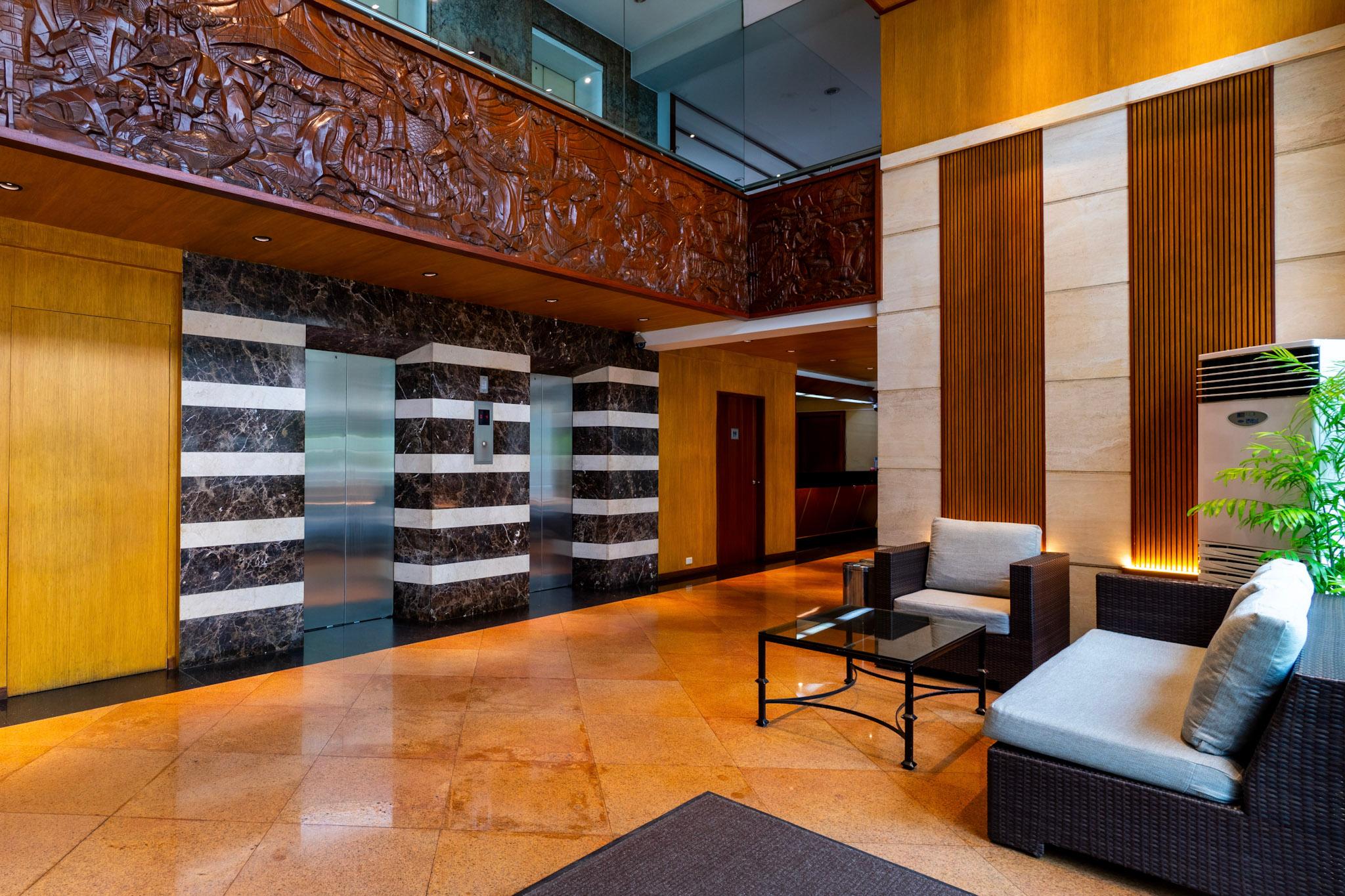 Vista Lobby Tropicana Suites
