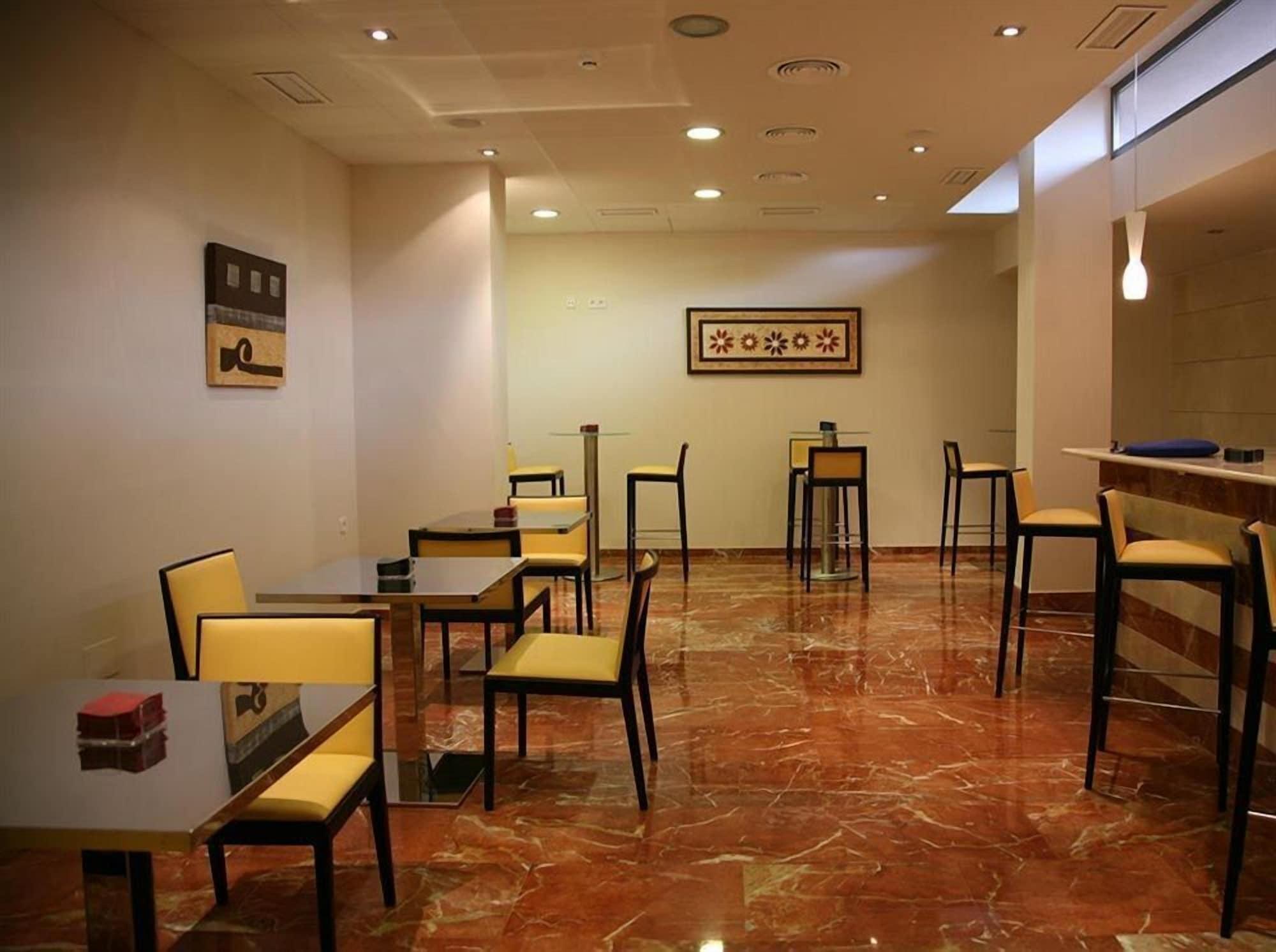 Bar/Salón TCH Hotel