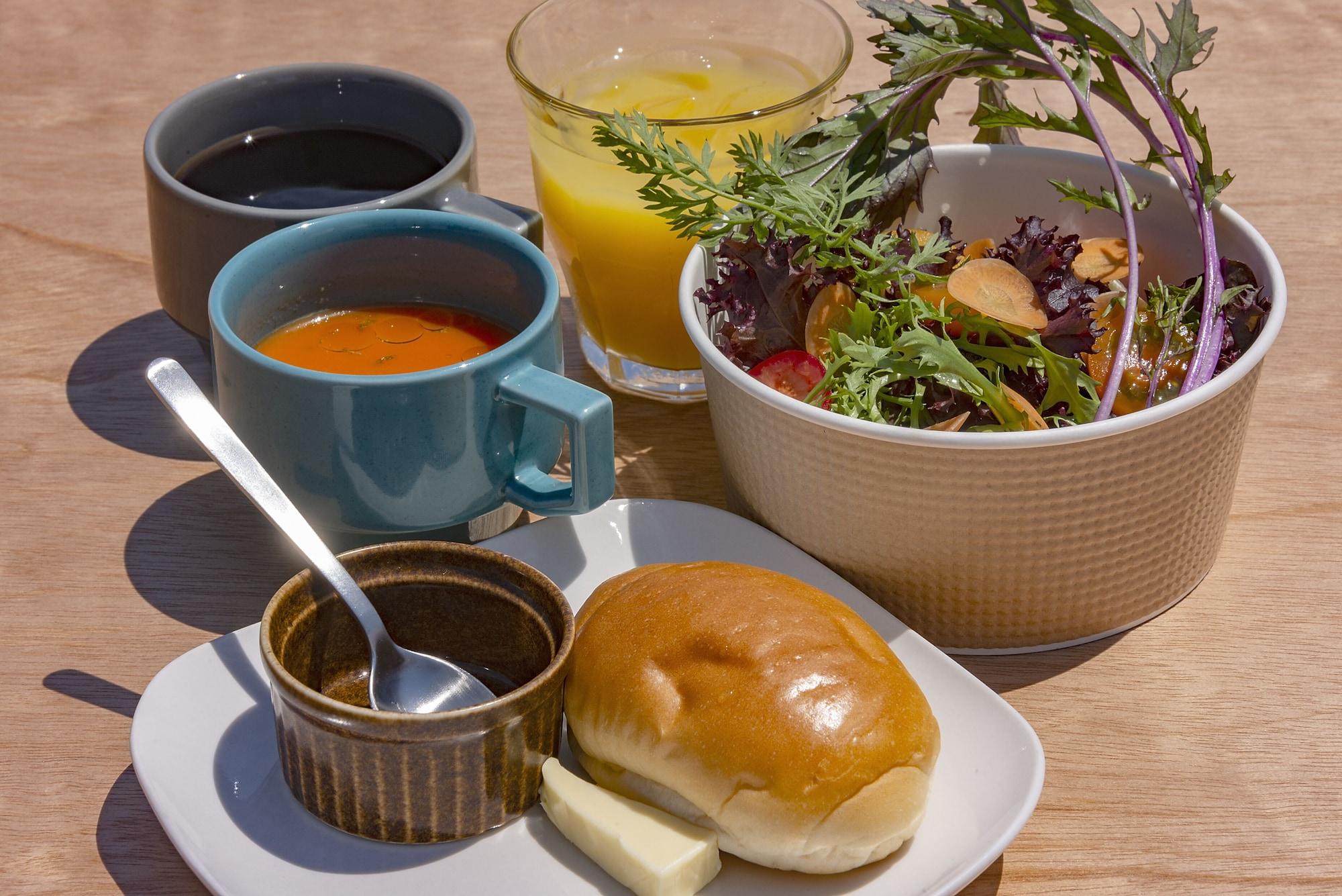 Restaurant plat hostel keikyu kamakura wave