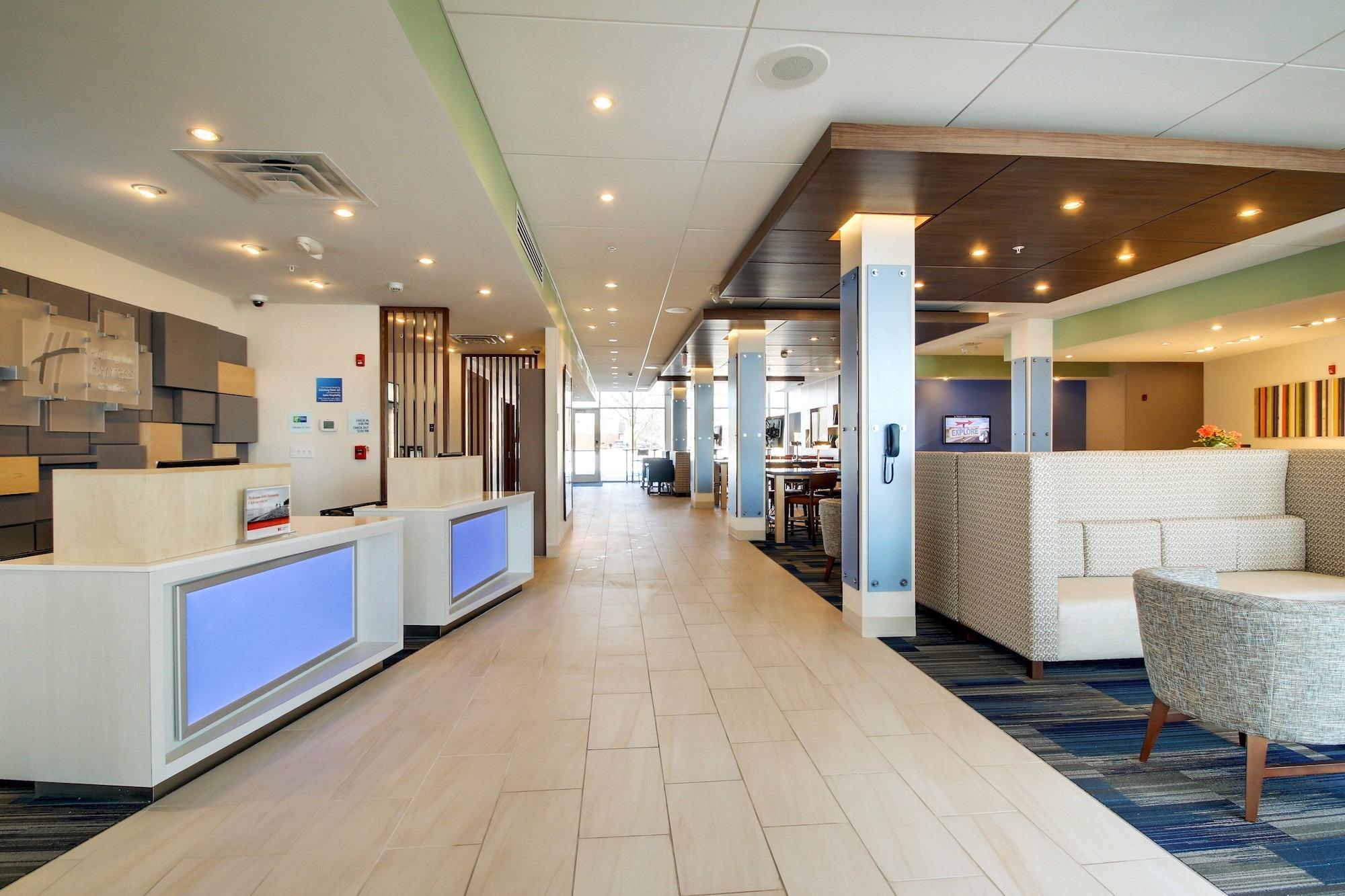 Vista Exterior Holiday Inn Express & Suites Galesburg by IHG