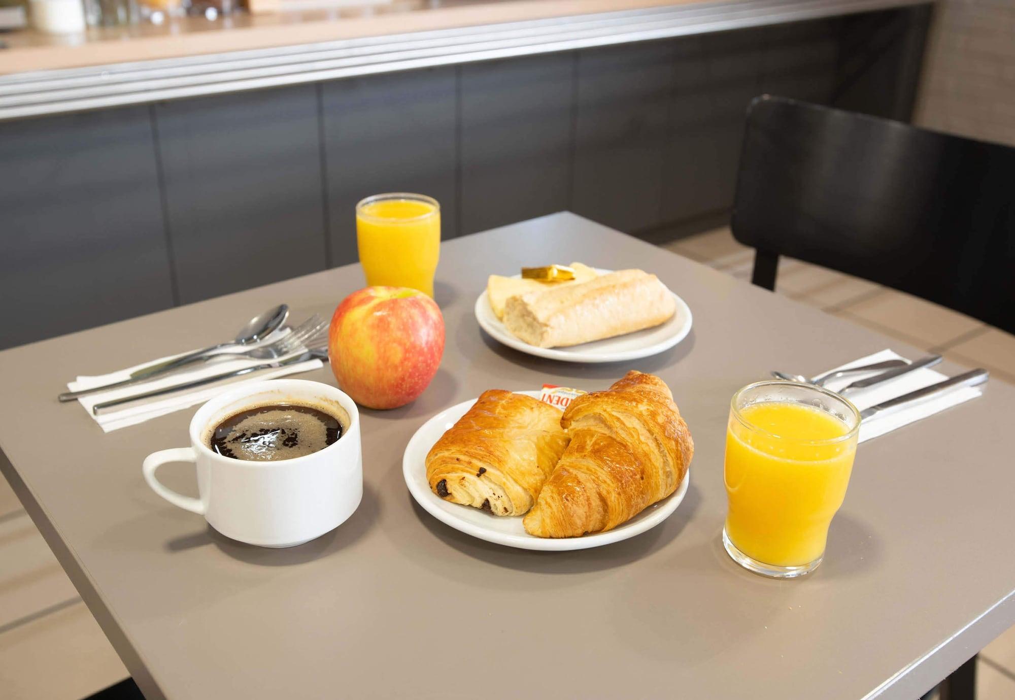 Restaurant B&B HOTEL LOUVECIENNES