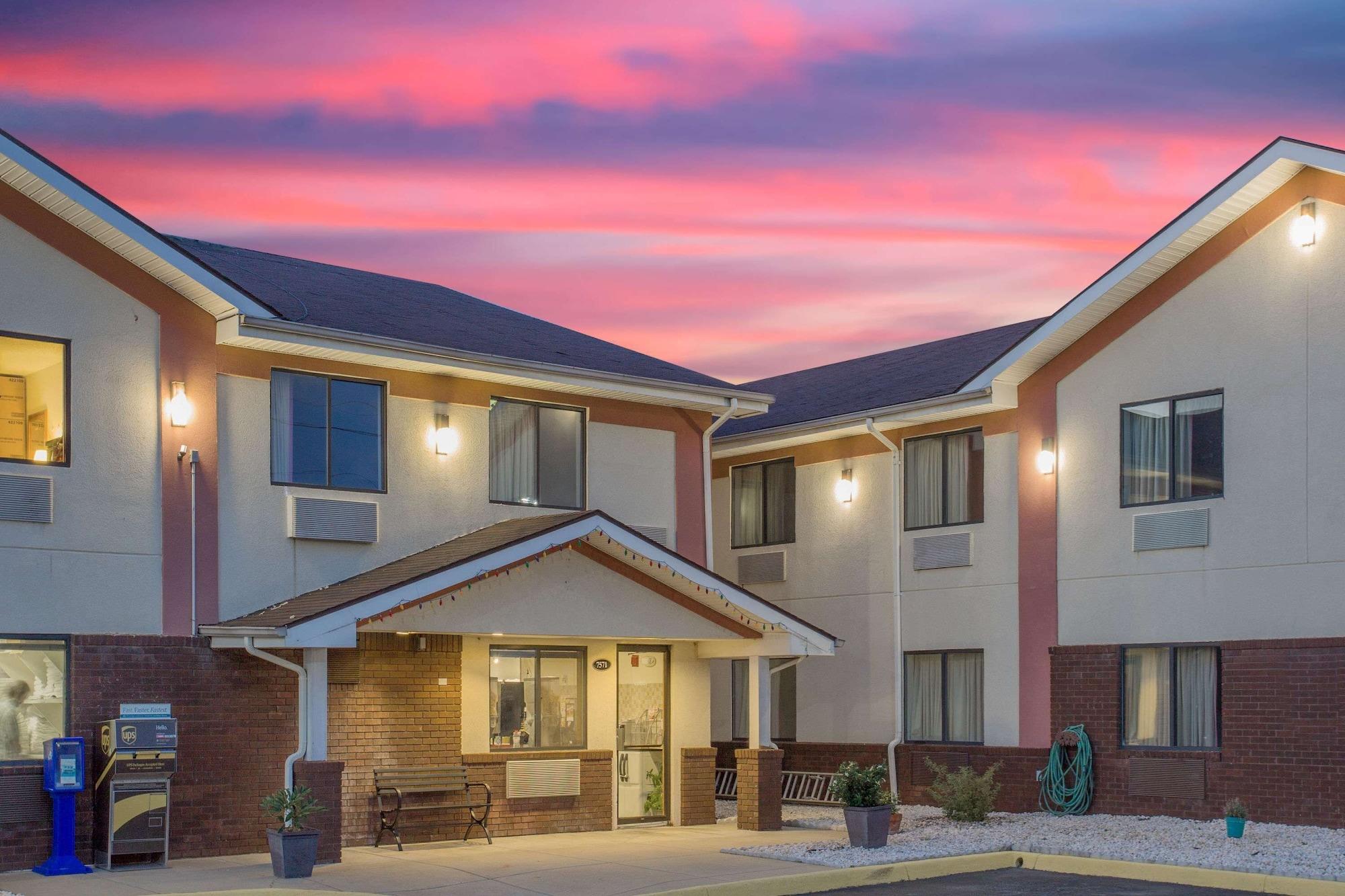 Vista Exterior Super 8 by Wyndham Appomattox VA