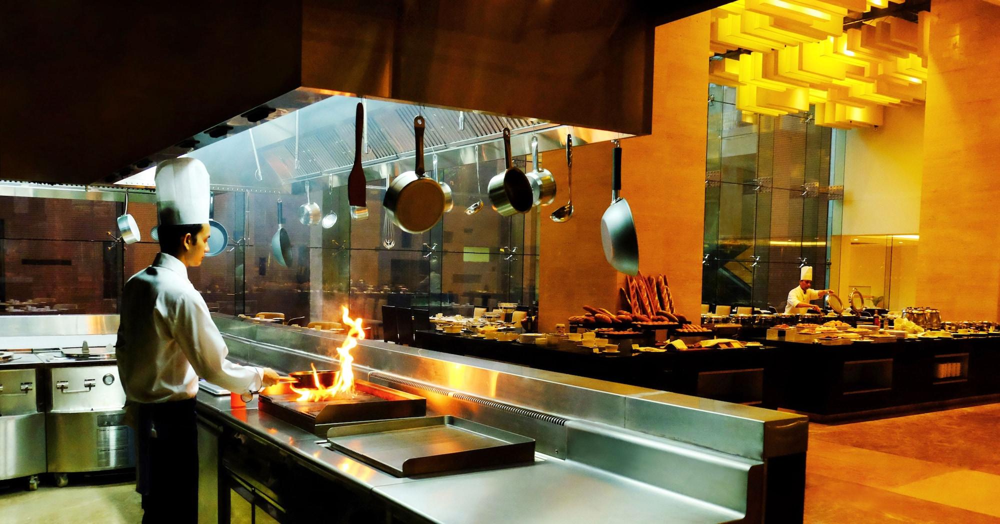 Restaurant Radisson Blu Chattogram Bay View