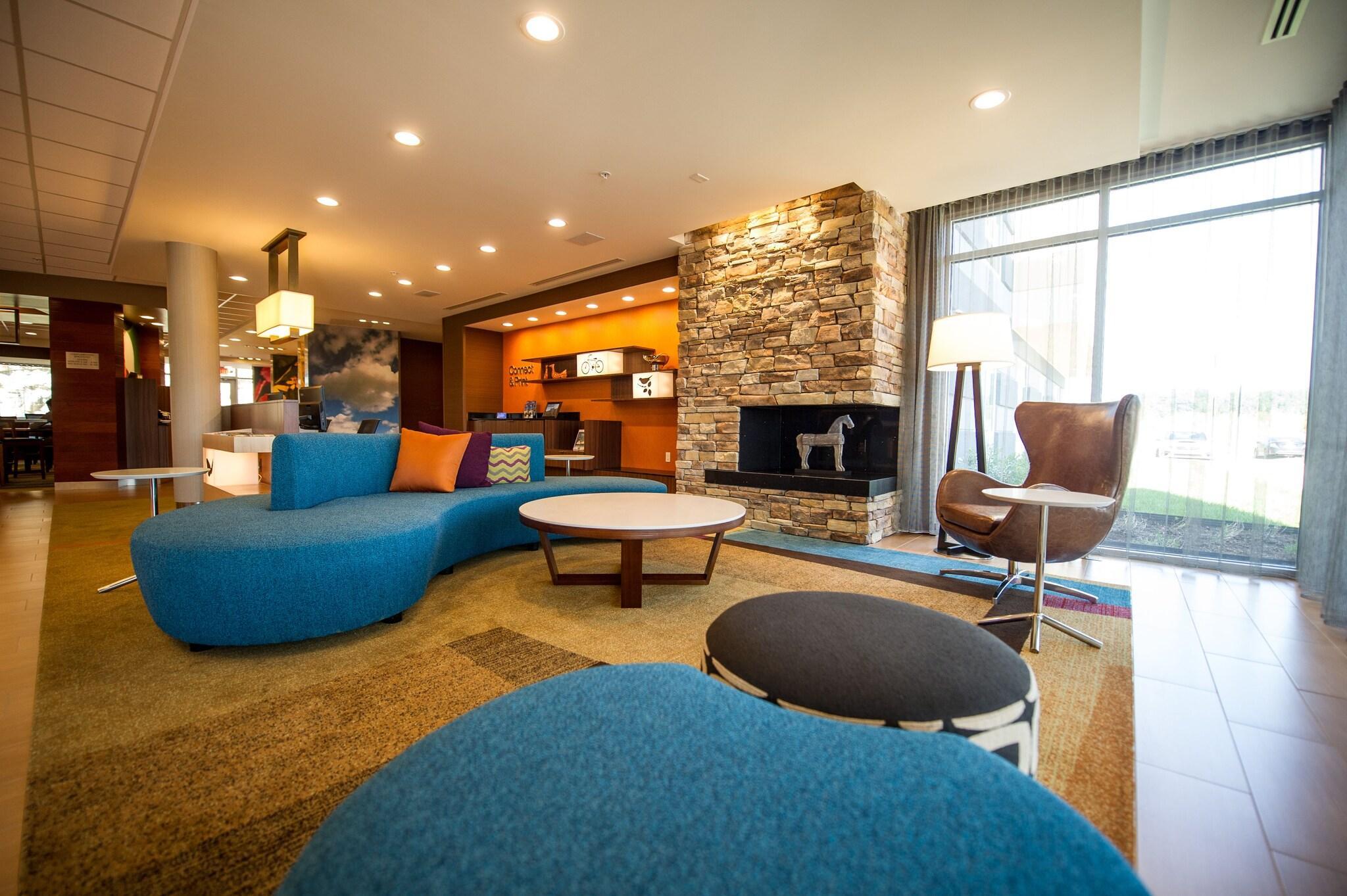 Vista Lobby Fairfield Inn & Suites Cambridge