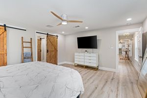 Alquiler Vacacional - Spacious 4-bedroom Forest Retreat on Five Serene Acres