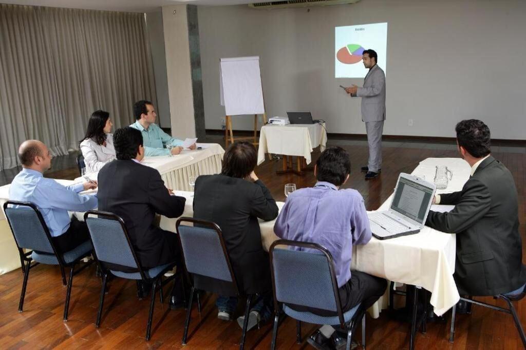 Sala de Reuniones Serrano Residencial Hotel