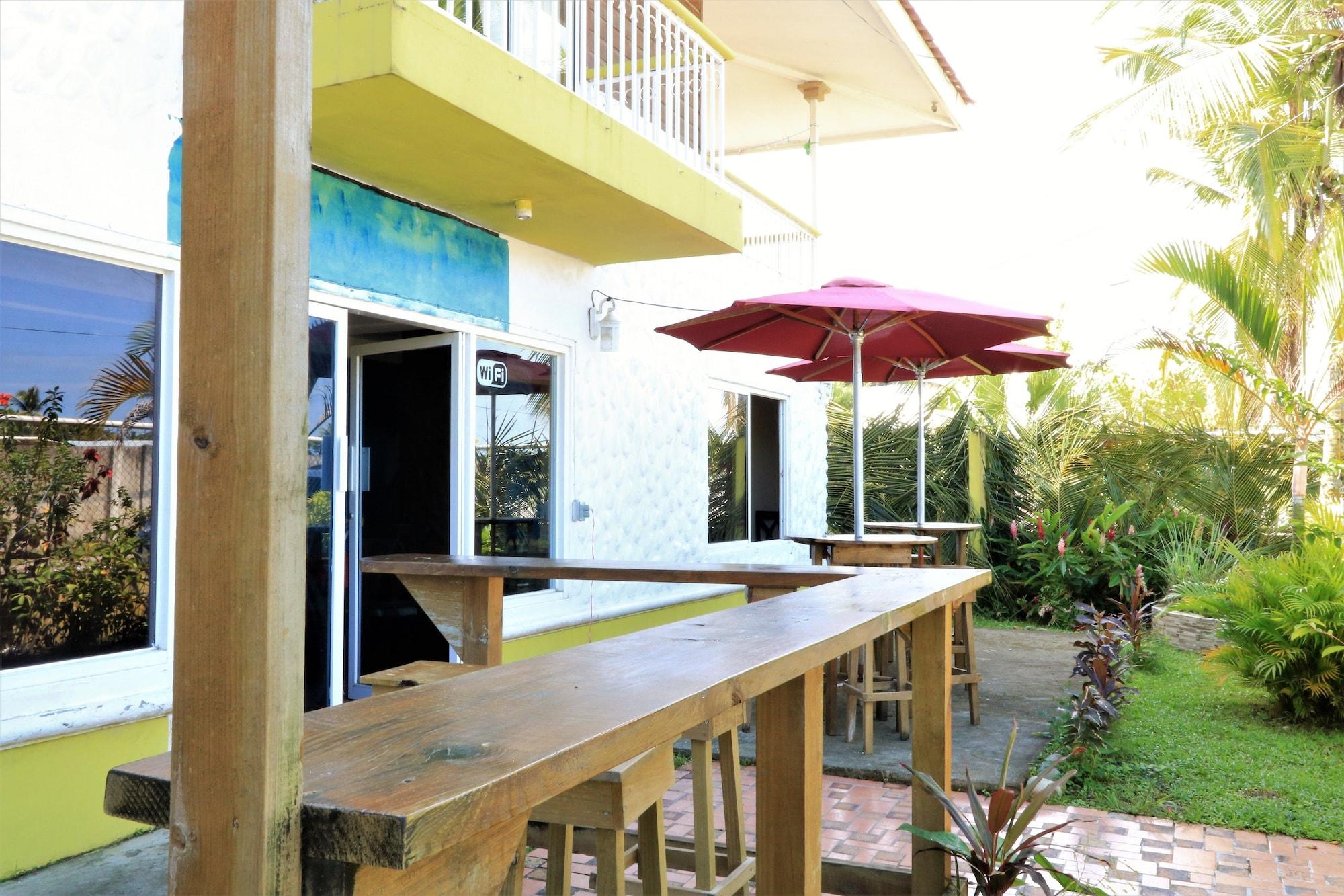 Vista Exterior Nics Place