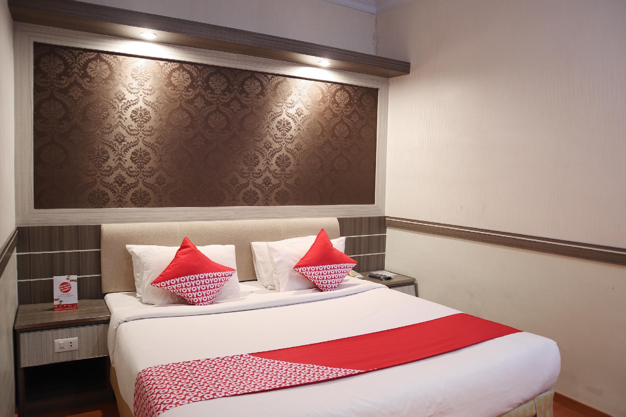 Vista Exterior OYO 742 Mona Plaza Hotel