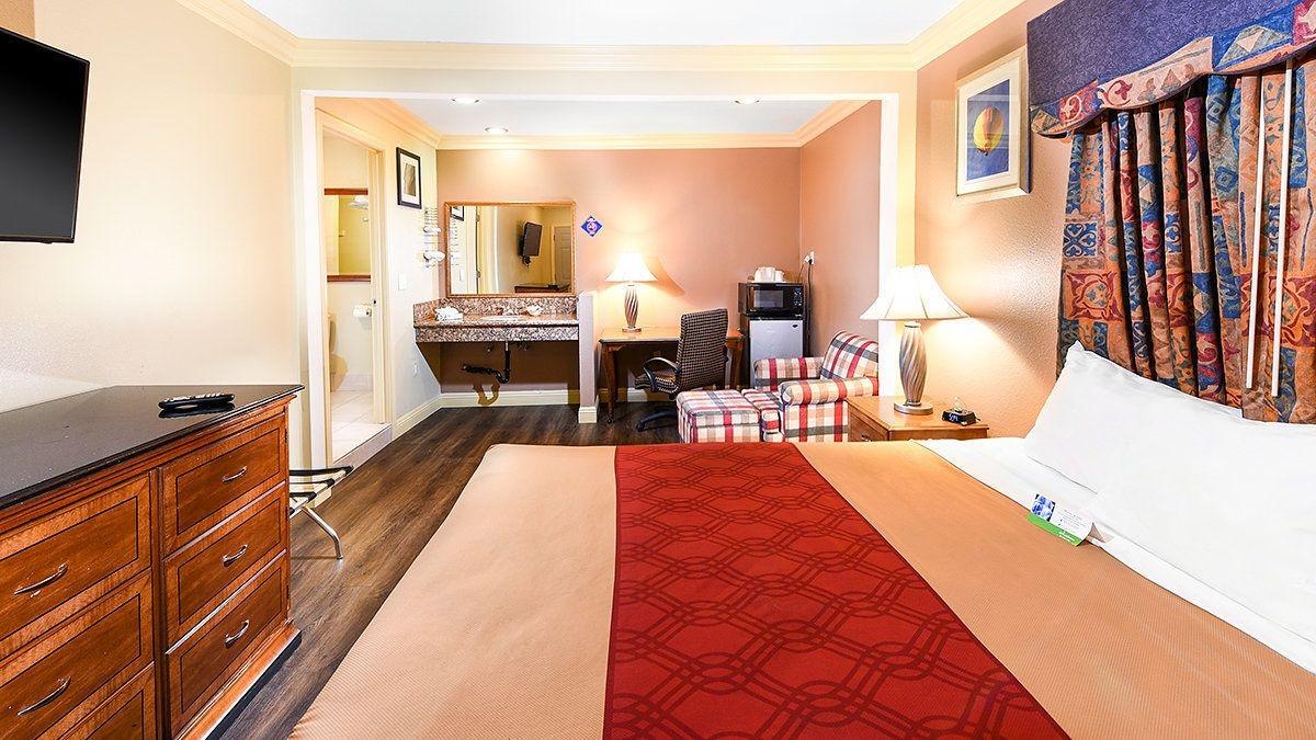 Varios Pacifica Motel