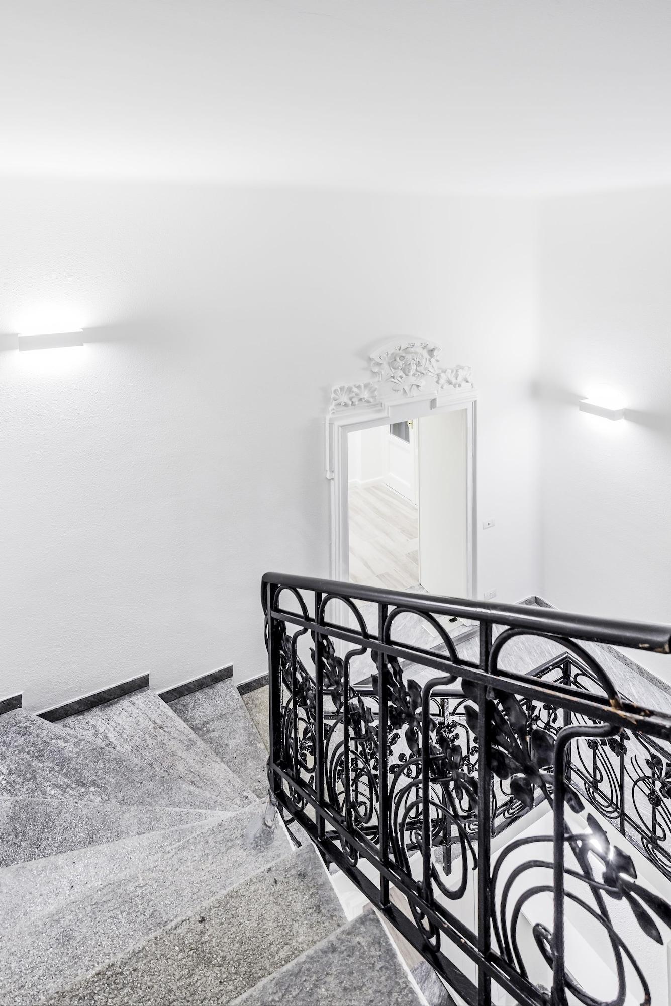 Vista Lobby Villa Liberty - Lake Como Rooms & SPA