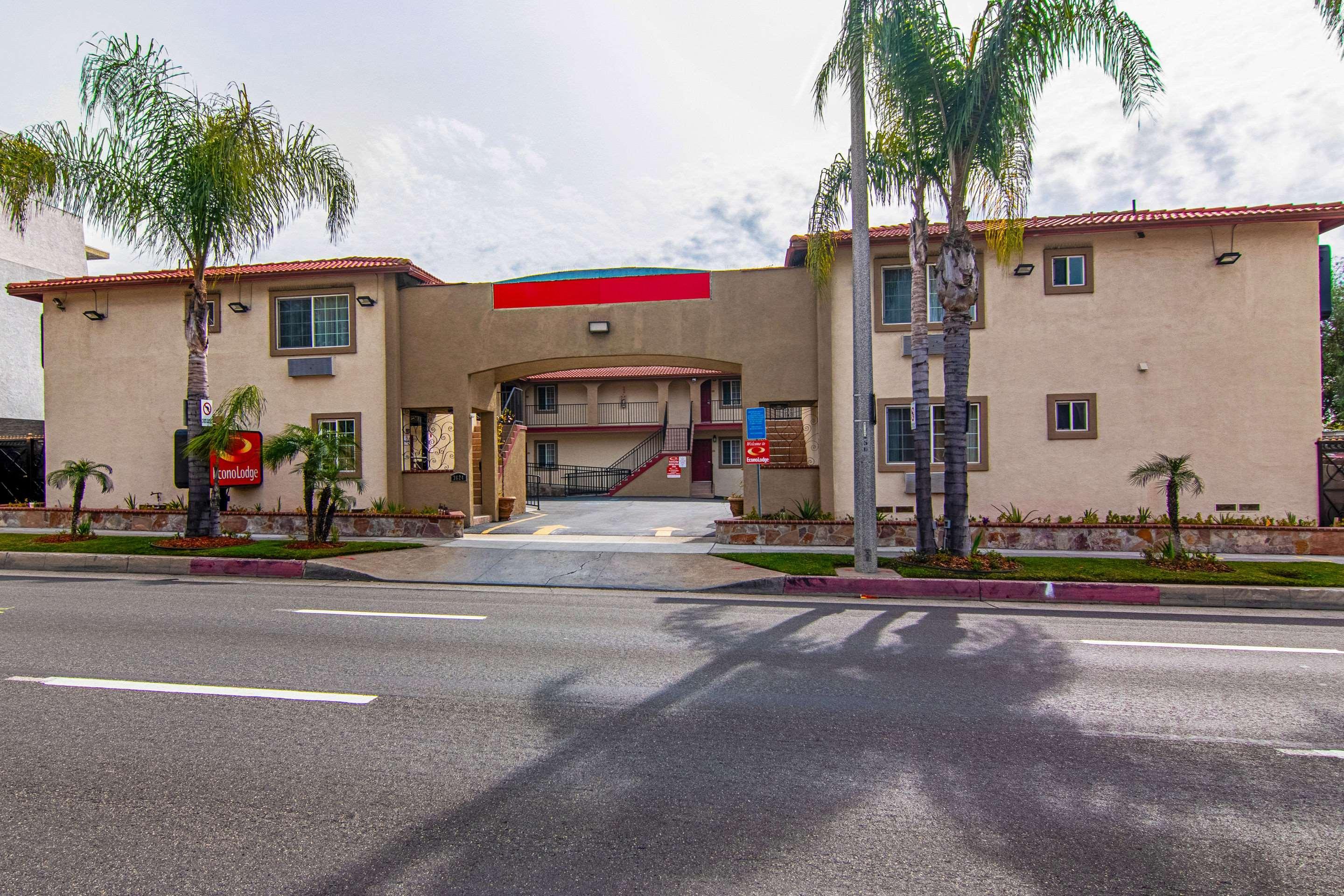 Vista Exterior Econo Lodge Long Beach I-405
