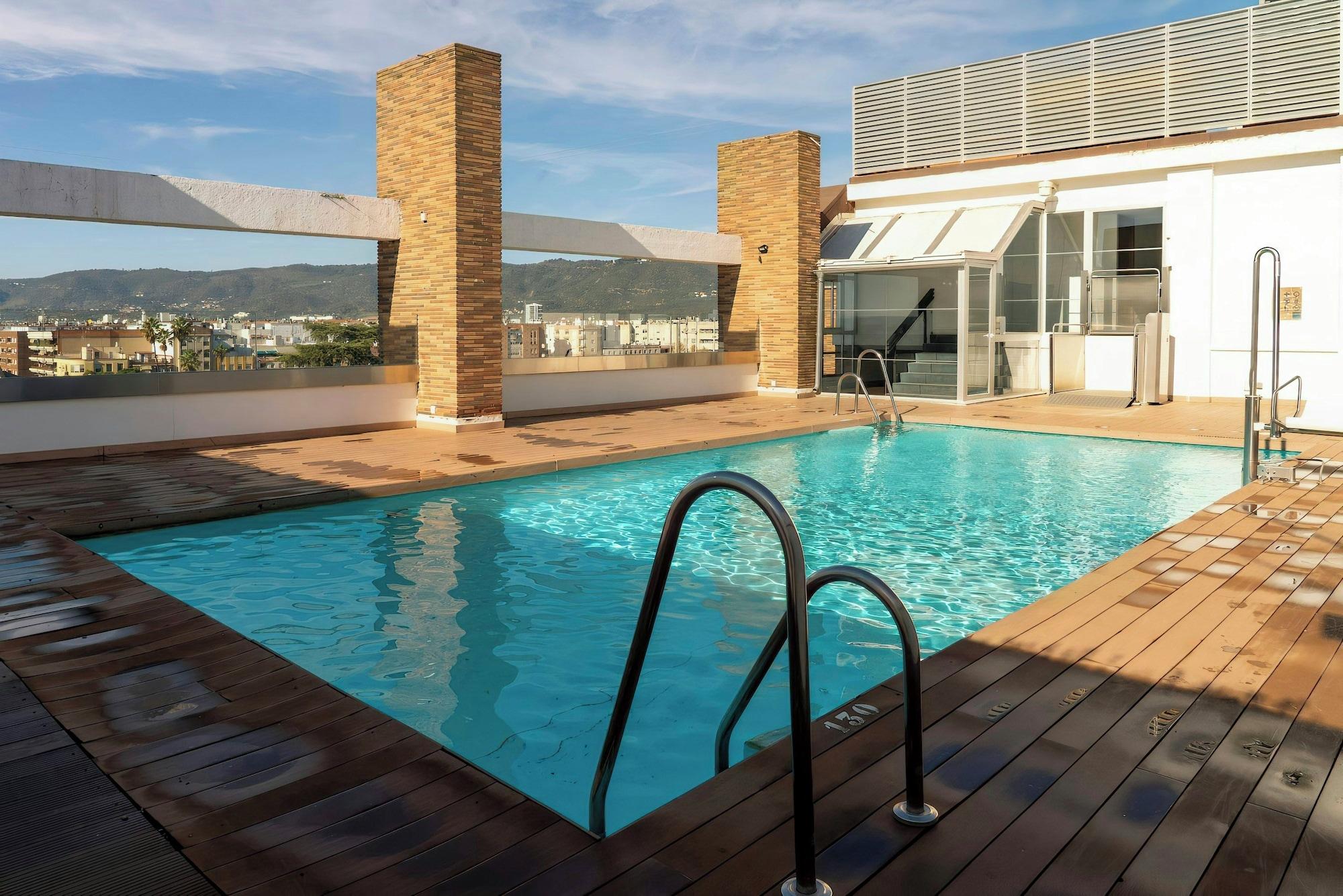 Vista Piscina Sercotel Córdoba Medina Azahara