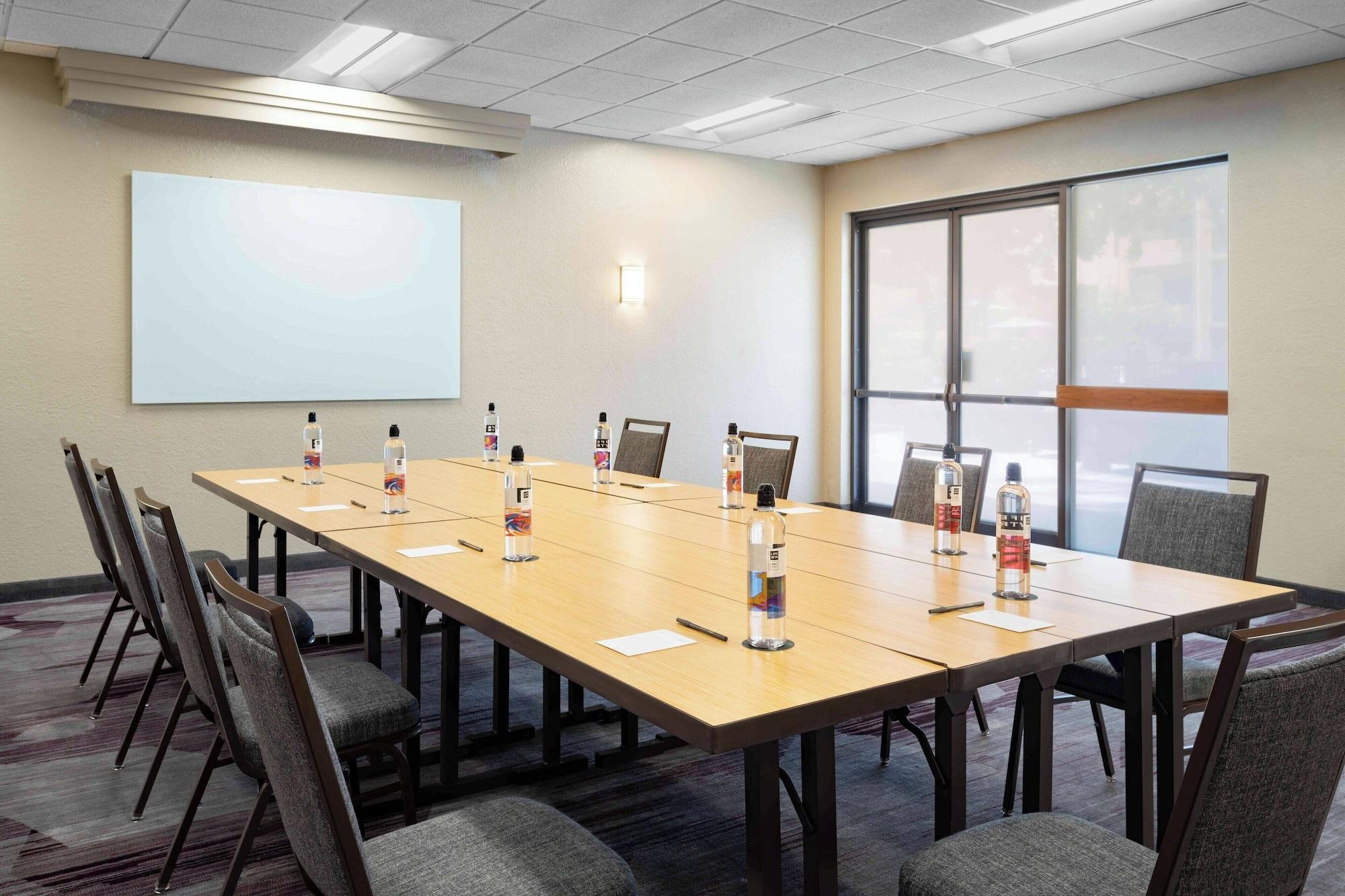 Sala de Reuniones Courtyard by Marriott Miami Airport West/Doral