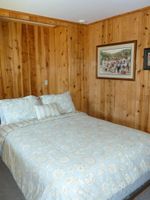 Alquiler Vacacional - Cabin On The Lake Is Your Own Hideaway On A Private 10 Acre Lake