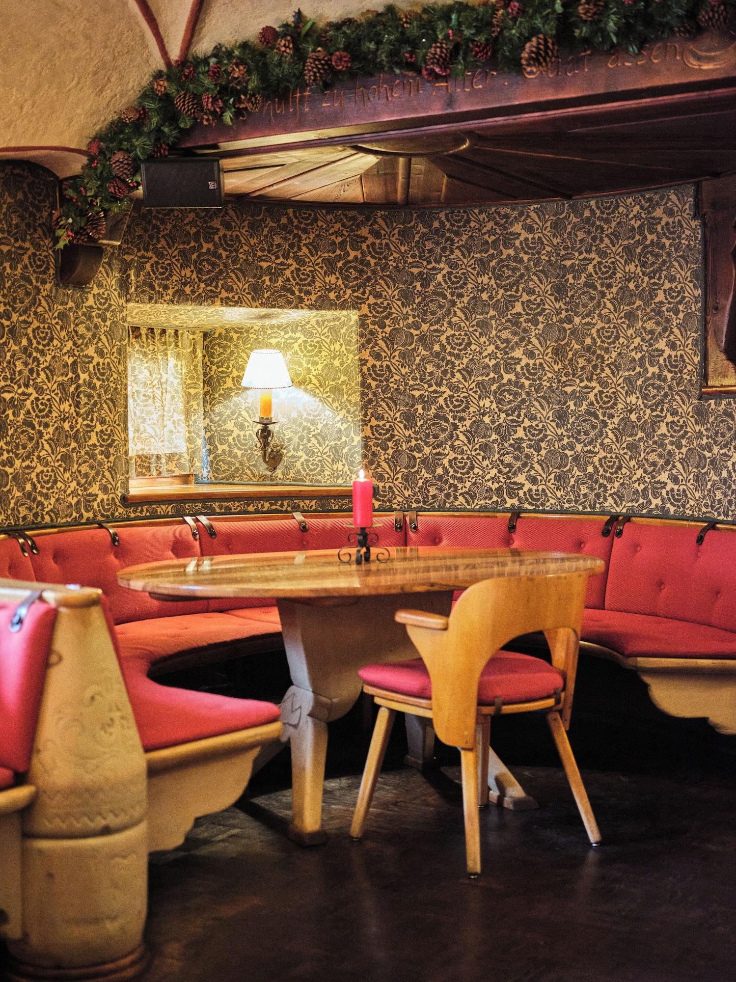 Bar/Salón Hotel Chesa Grischuna