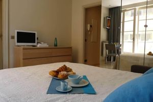 Alquiler Temporario - Chic studio with terrace and beautiful view of the port, 100m from the beach, parking available