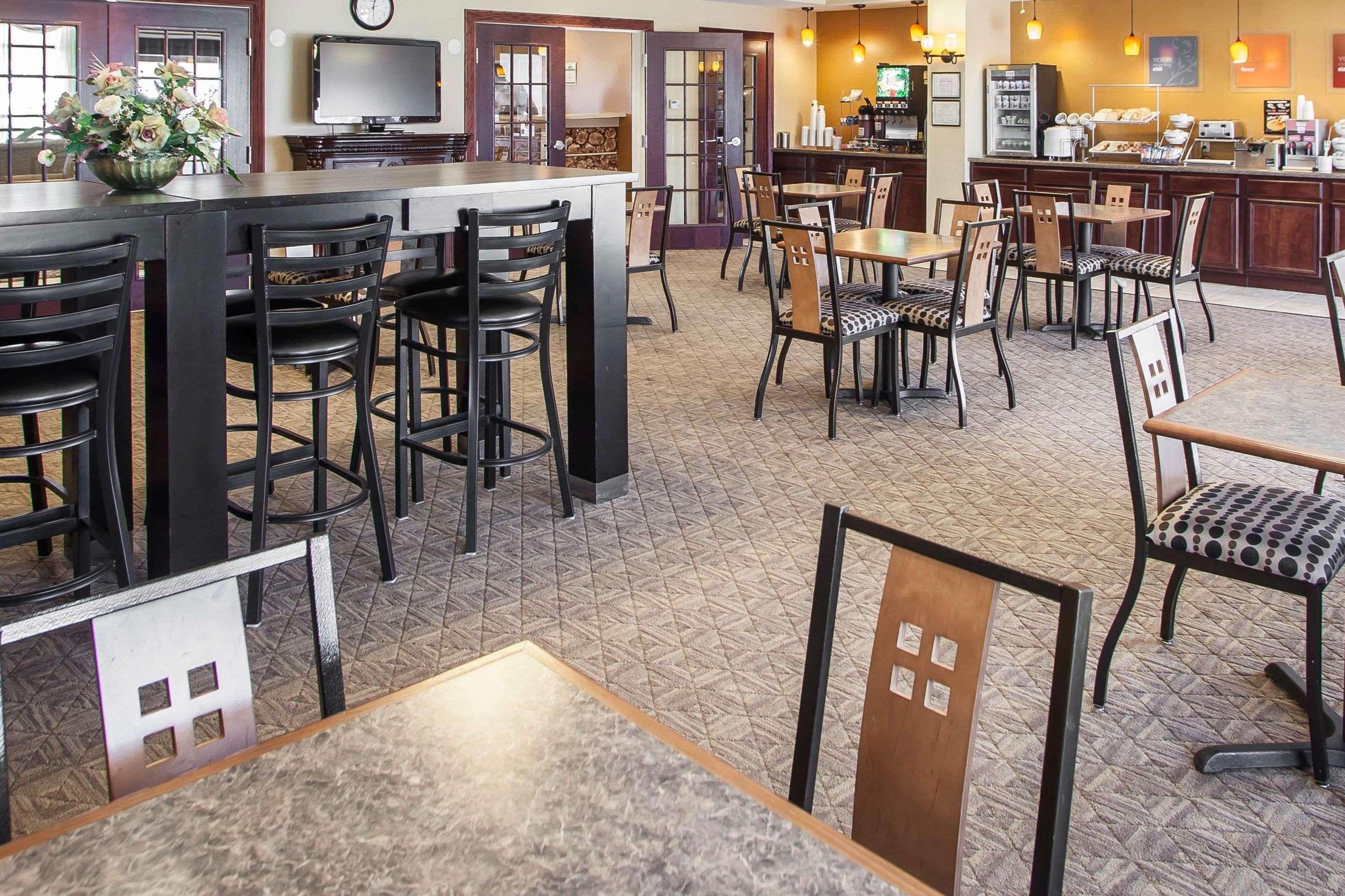Restaurant Comfort Suites Bloomington I-55 and I-74