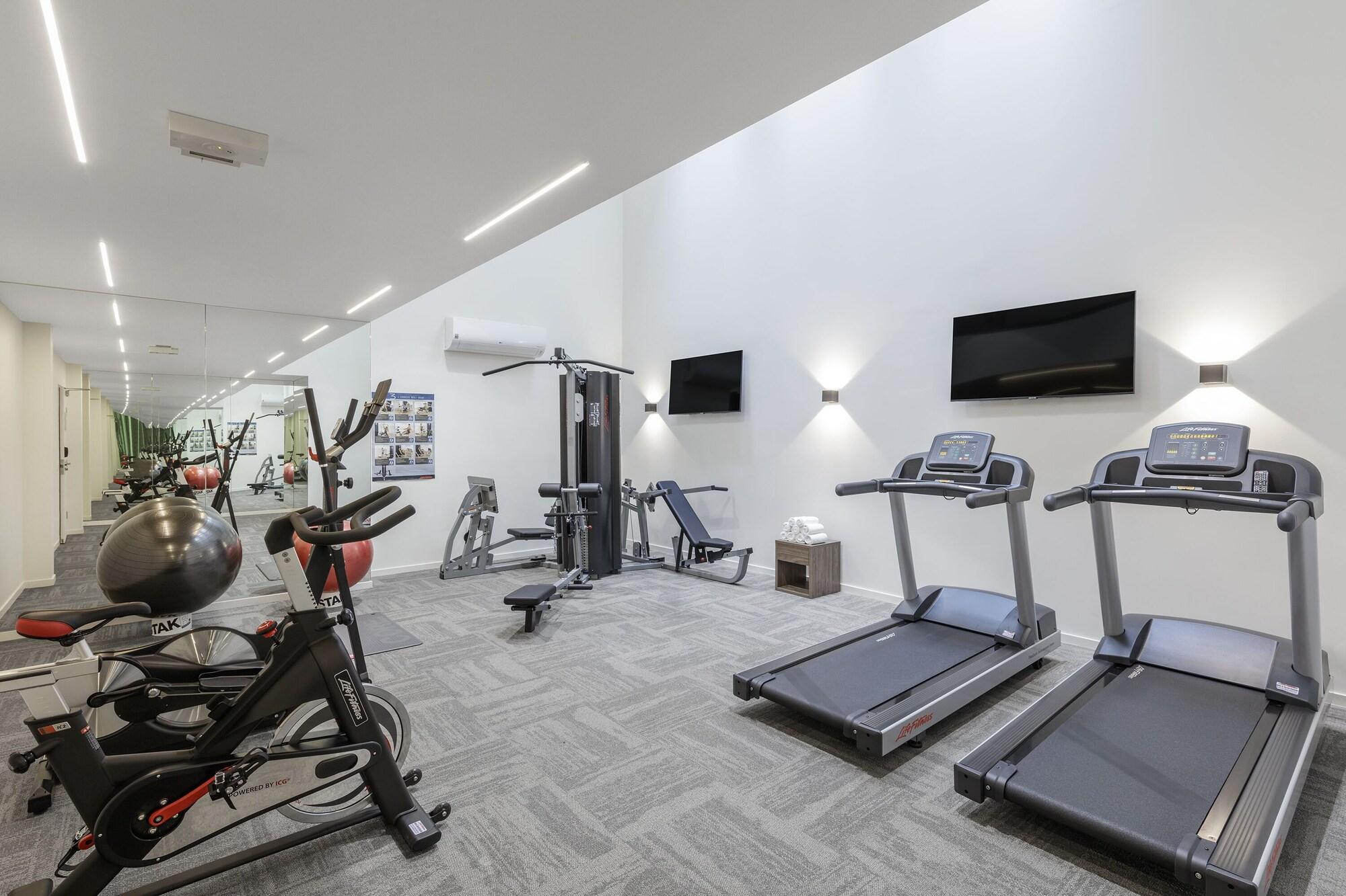 Gimnasio Brady Apartment Hotel Hardware Lane