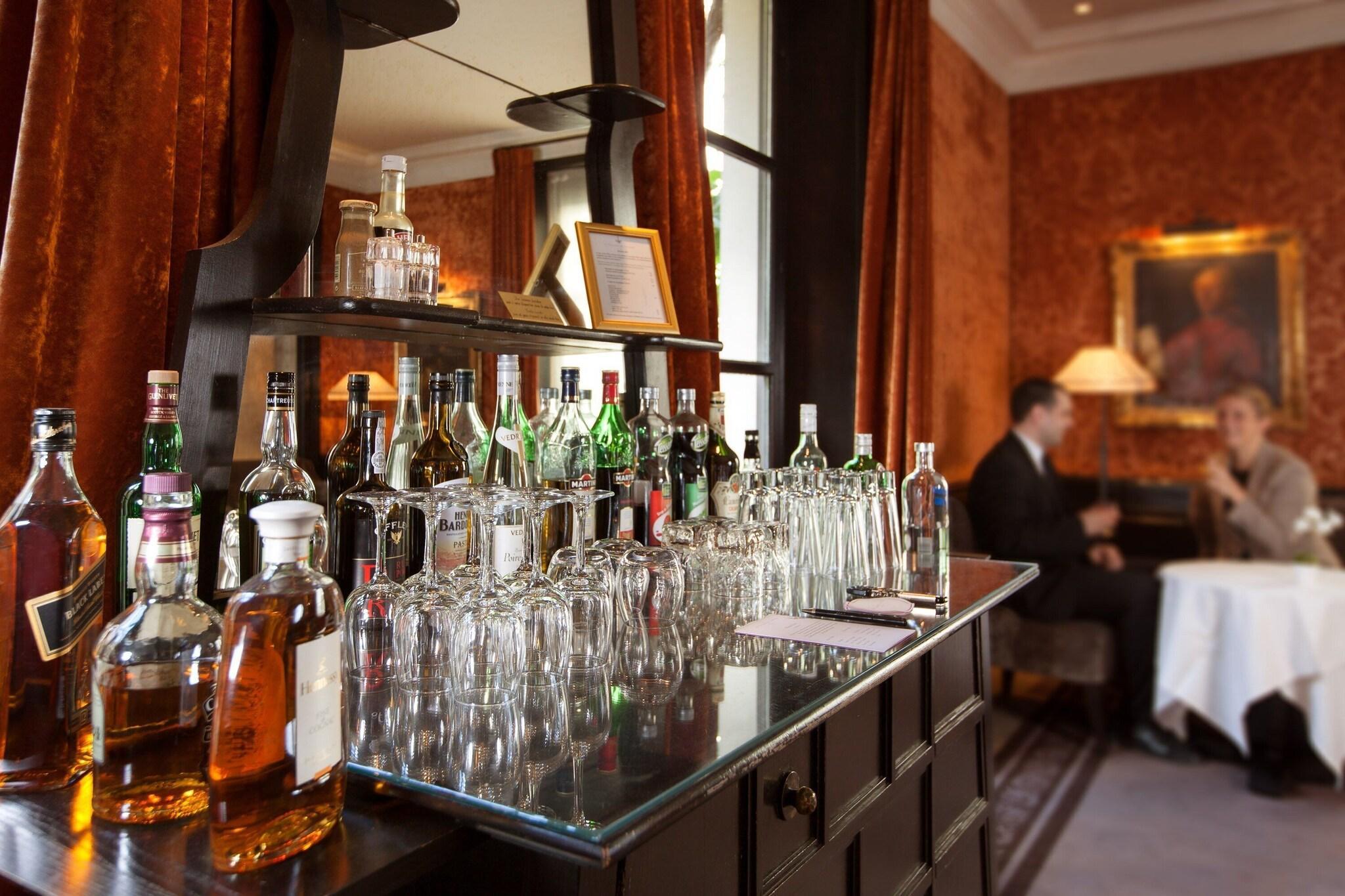 Bar/Salón Le Pavillon de la Reine