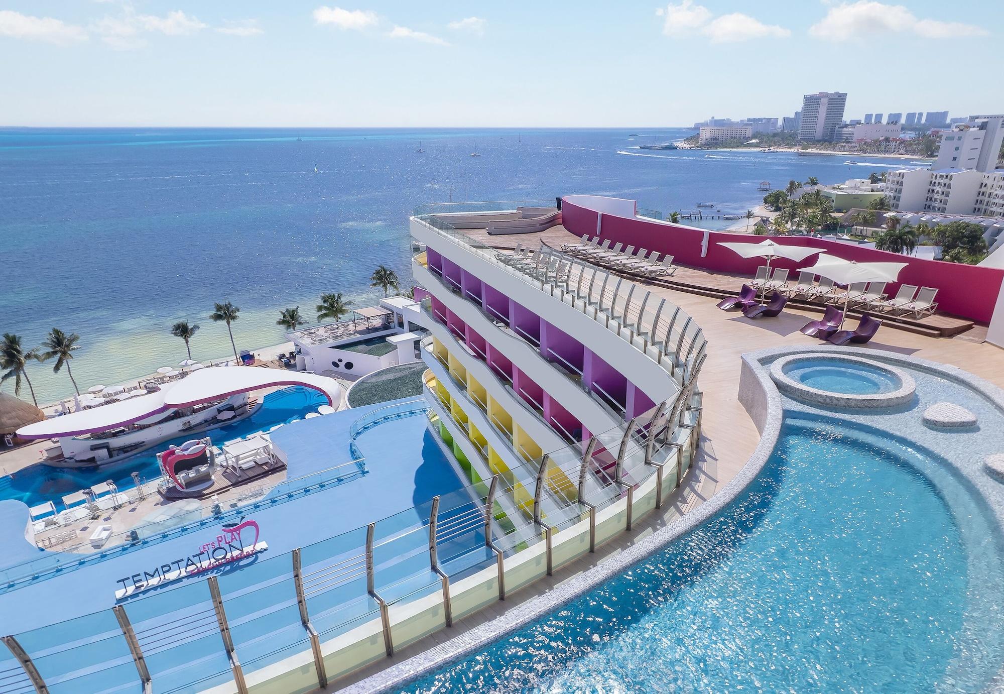 Vista Piscina Temptation at The Tower Cancún All Inclusive - Adults Only