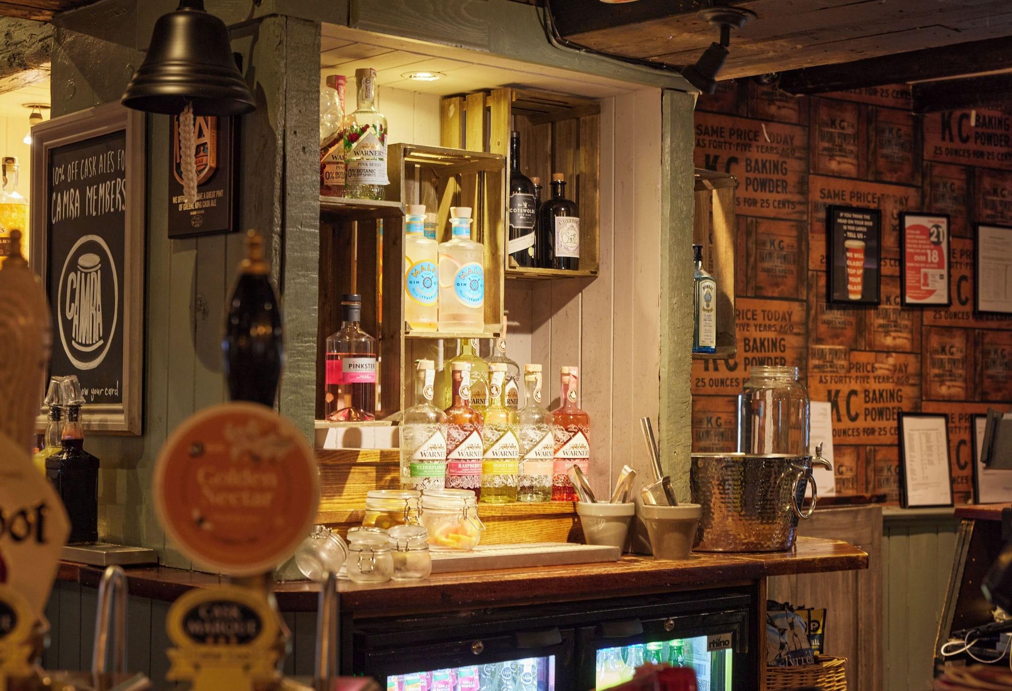 Bar/Salón Cross Roads Hotel by Greene King Inns