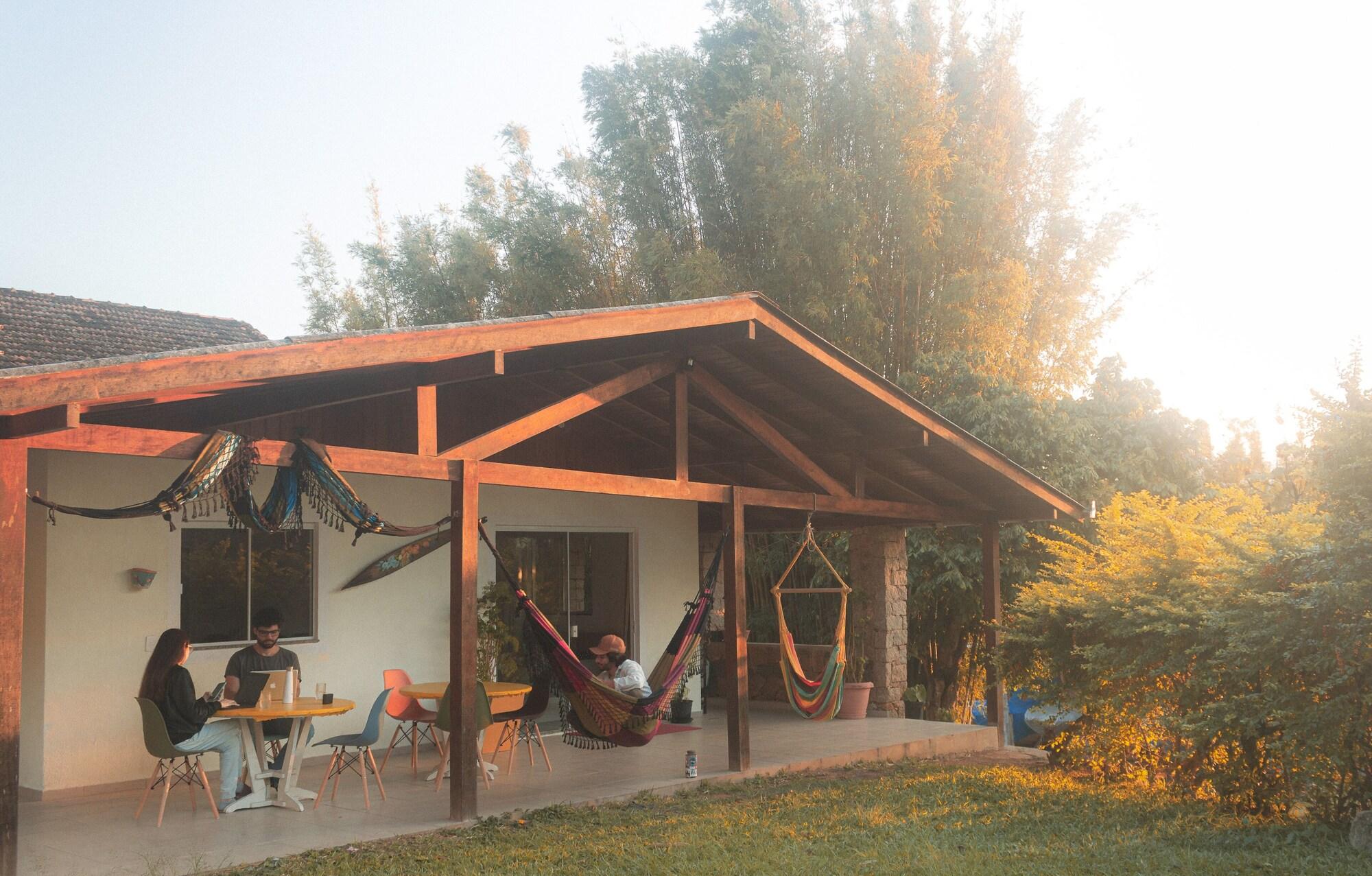 Vista Exterior Nômades Hostel & Coworking