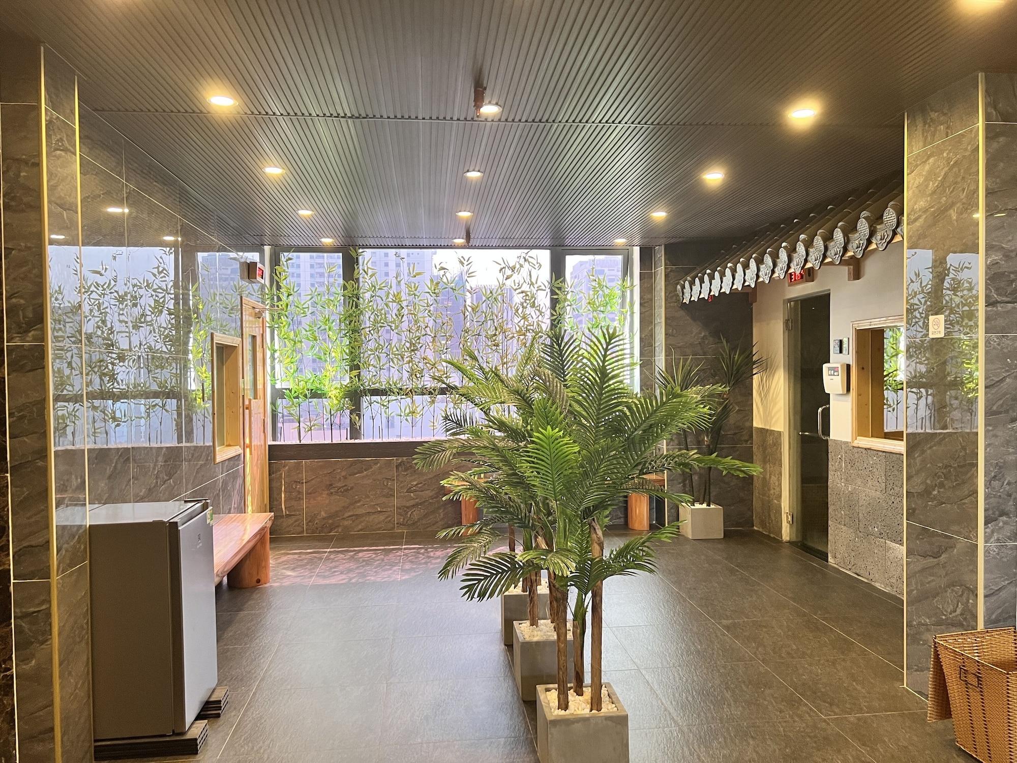 Spa Kiwi Hotel & Apartments