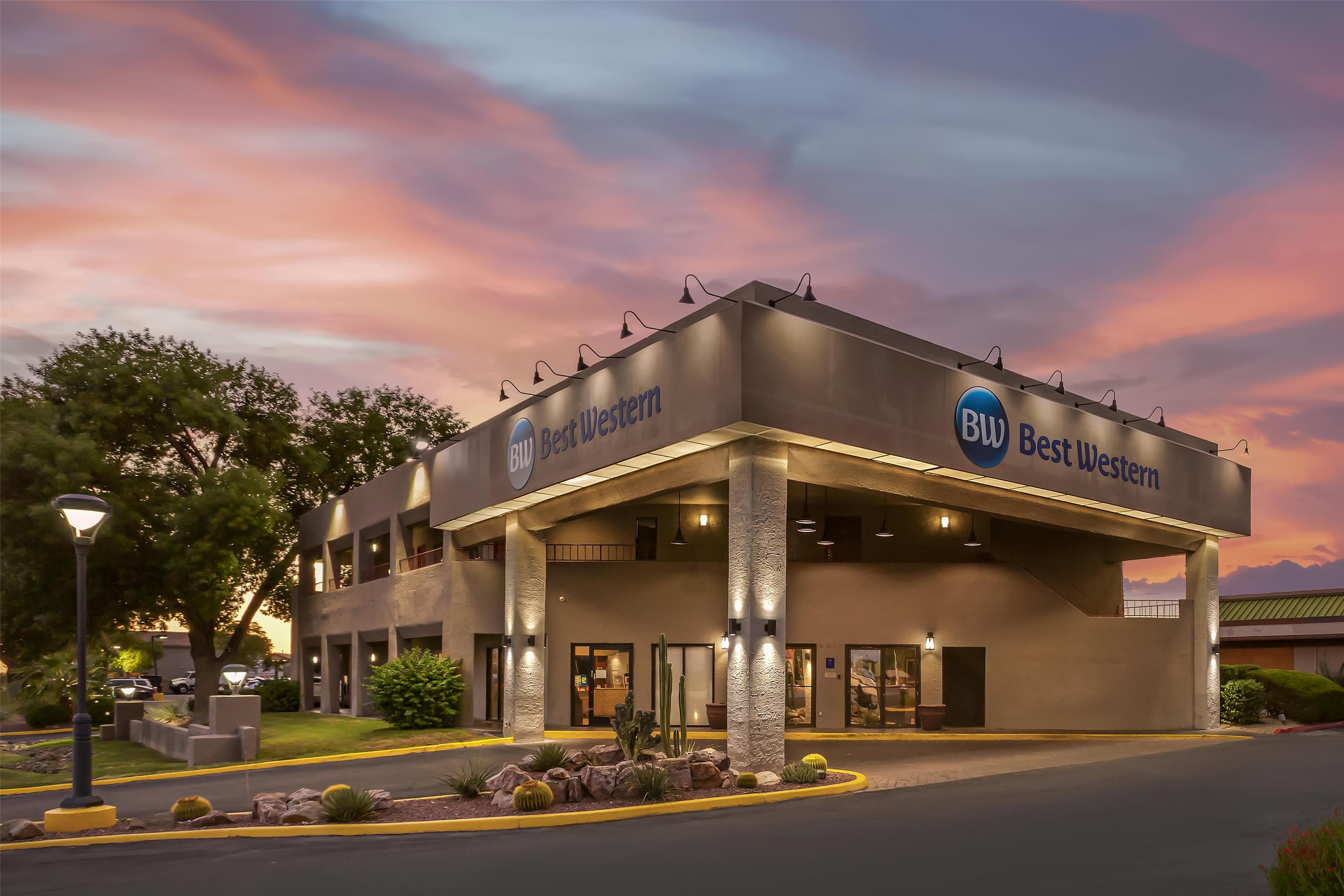 Vista Exterior Best Western InnSuites Tucson Foothills Hotel & Suites
