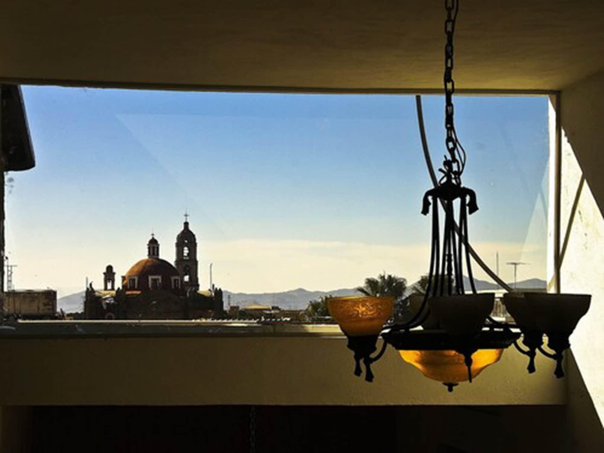Varios First Inn Hotel & Business