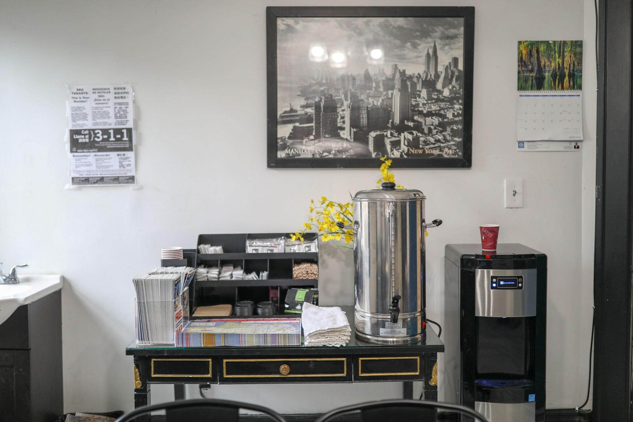 Bar/Salón The Adrian