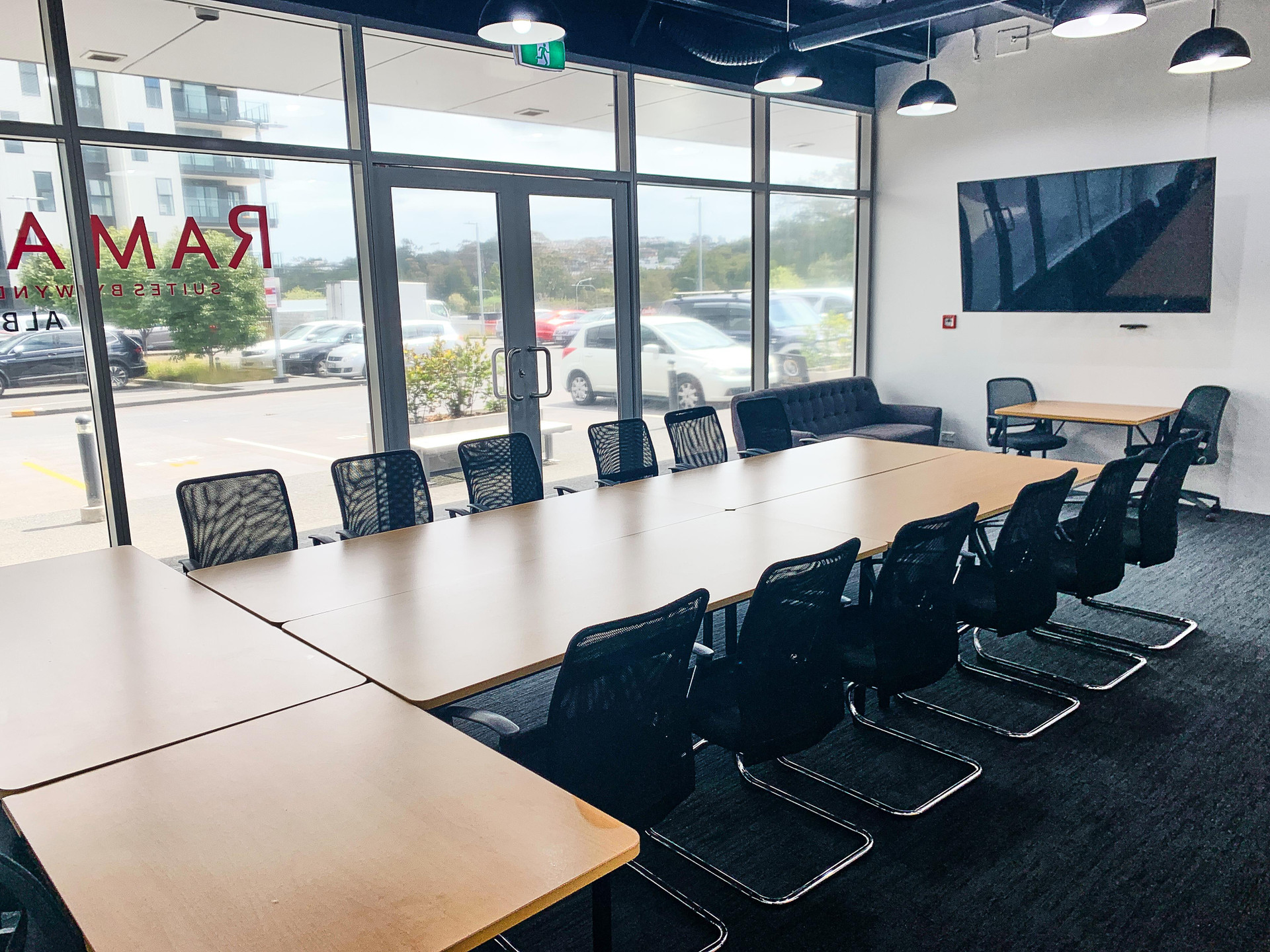 Sala de Reuniones Ramada Suites By Wyndham Albany