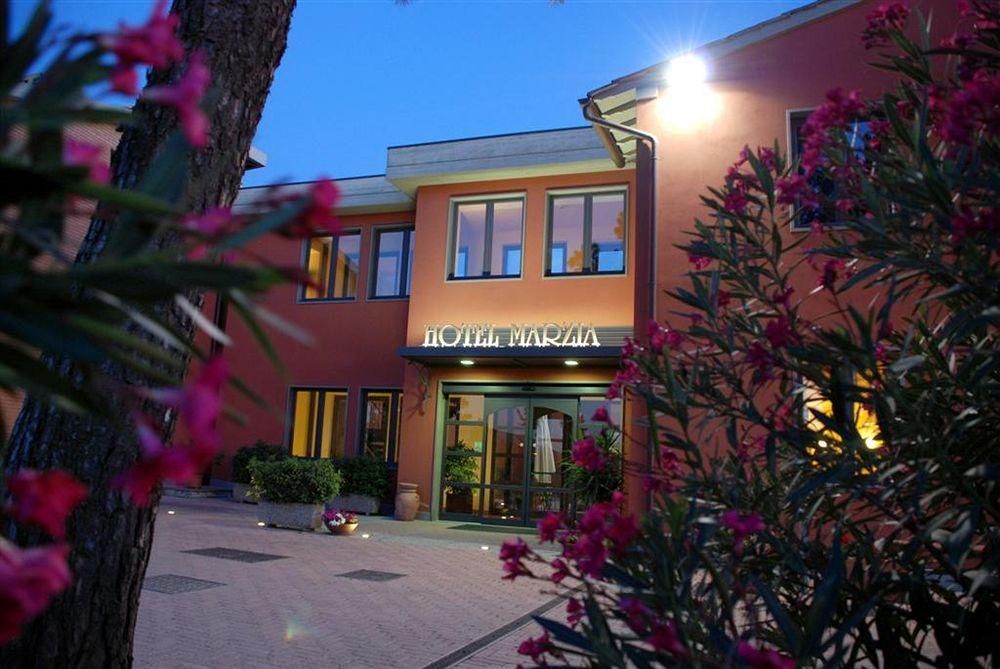 Vista Exterior Hotel Marzia