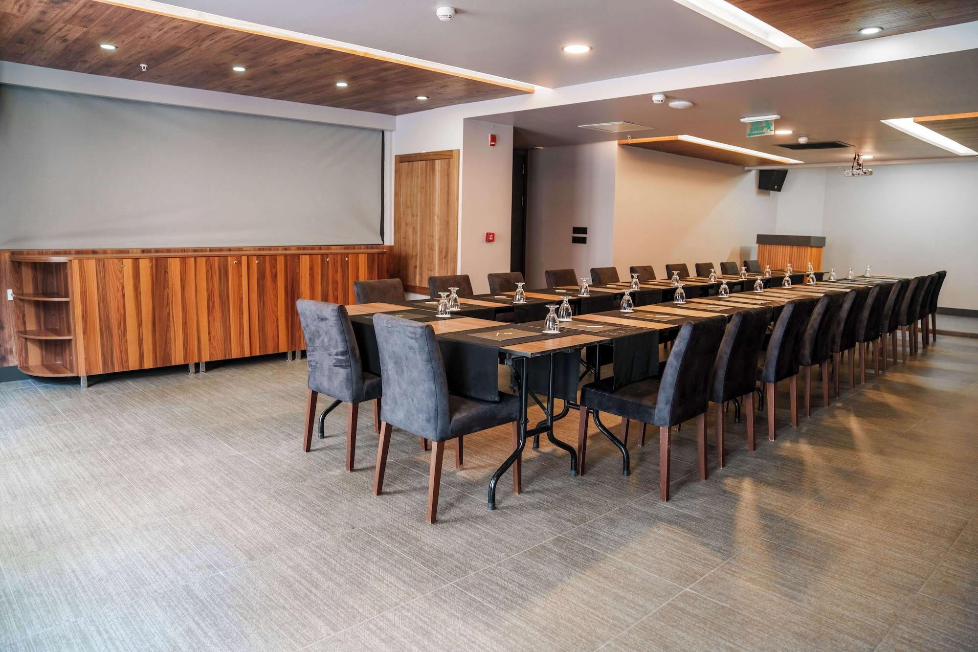 Sala de Reuniones SennaCity Hotel