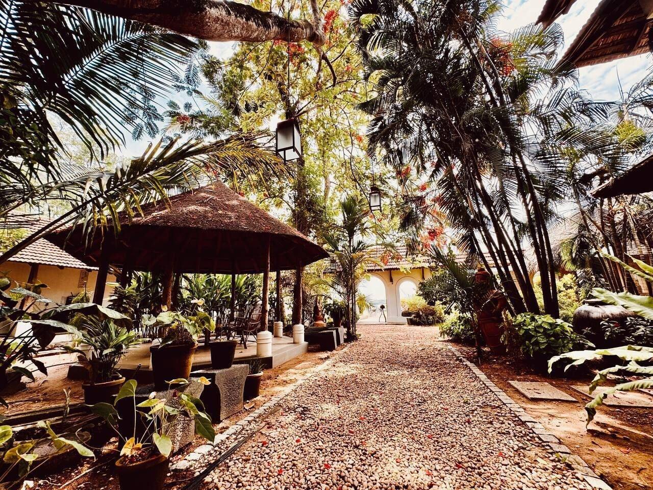 Varios Fort House