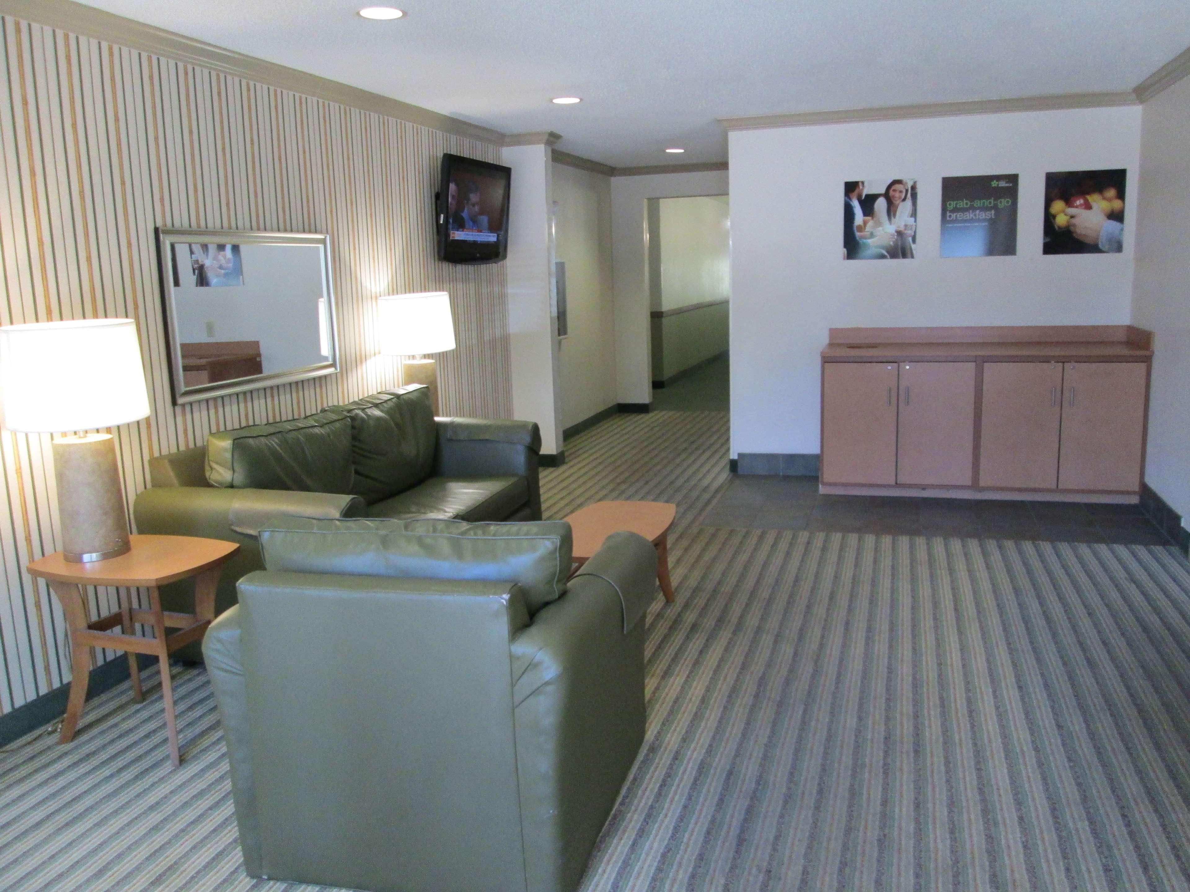 Vista Lobby Baymont By Wyndham Bedford/Dallas