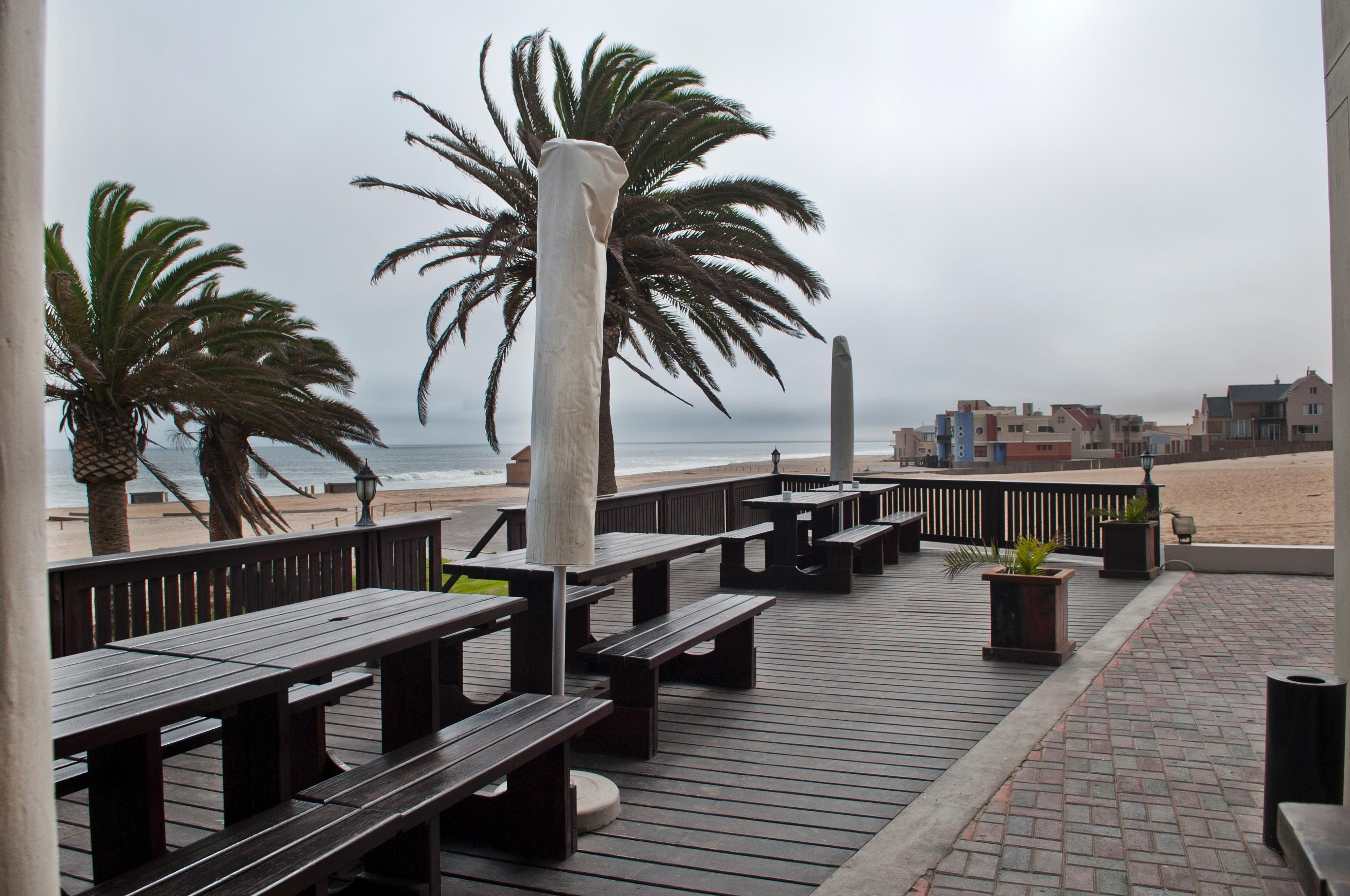 Varios Long Beach Lodge