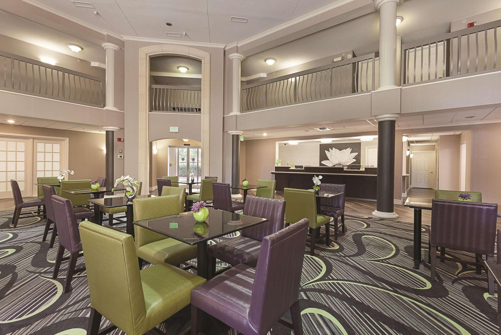 Vista Lobby La Quinta Inn & Suites Raleigh - Durham Airport