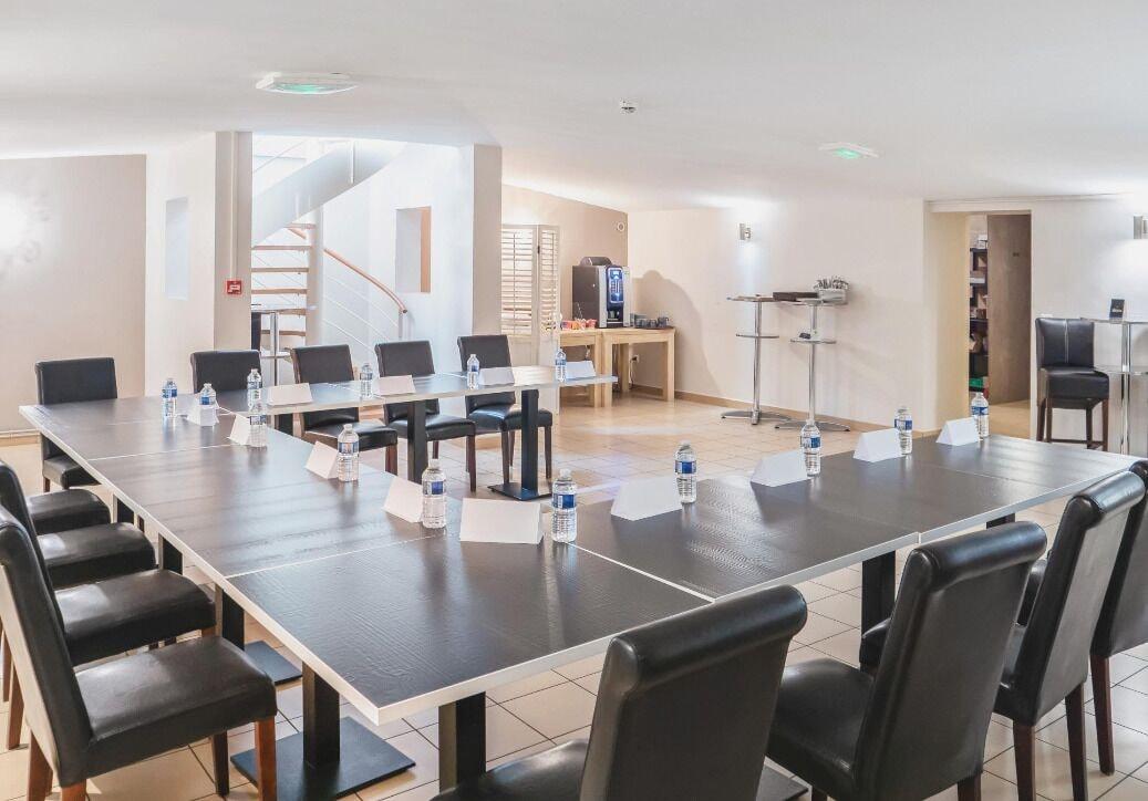 Varios Logis Hôtel Le Chene Dore