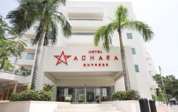 Adhara Express - Hoteles con campo de golf en Cancún, México