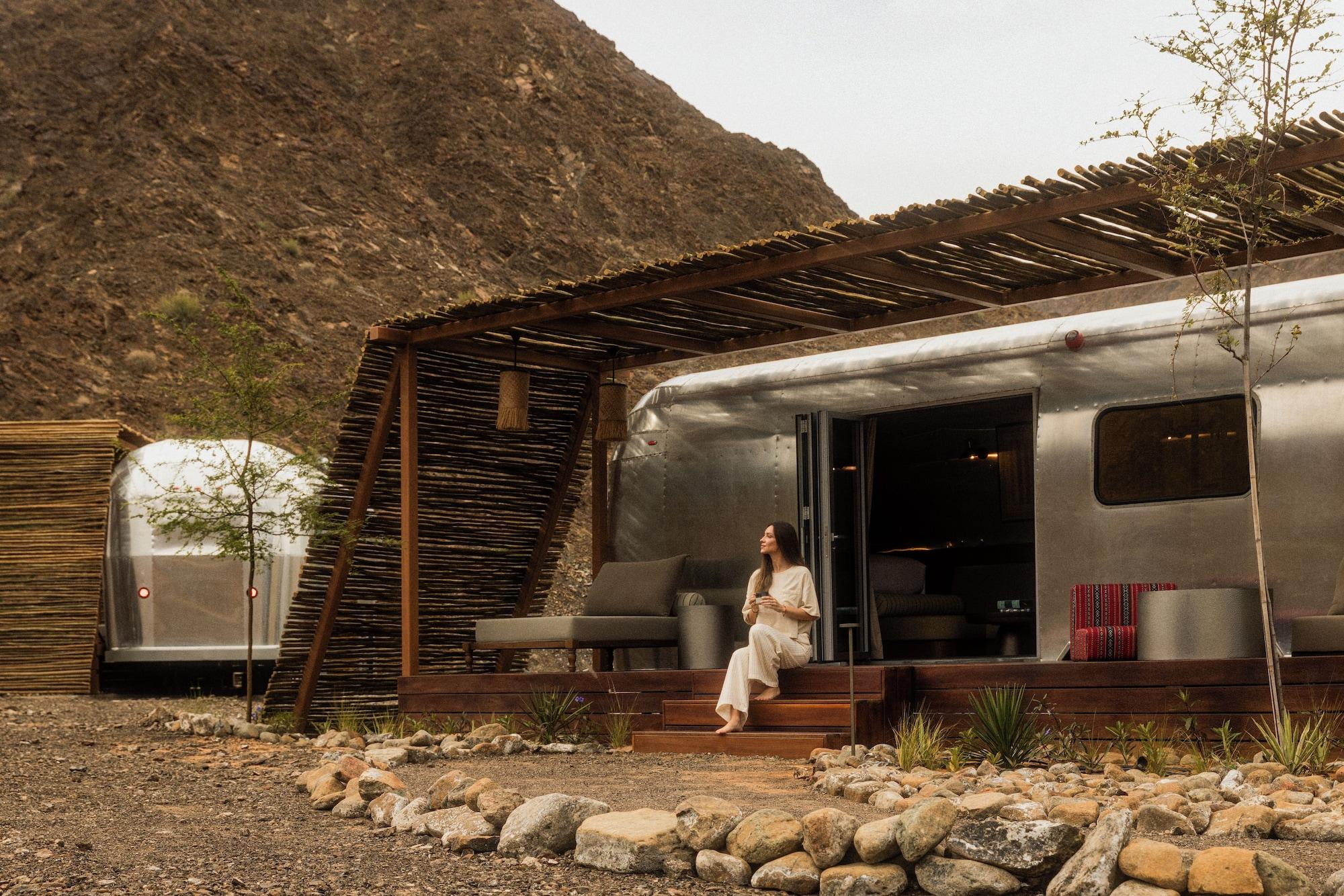 Vista Exterior Caravan Hatta By Our Habitas