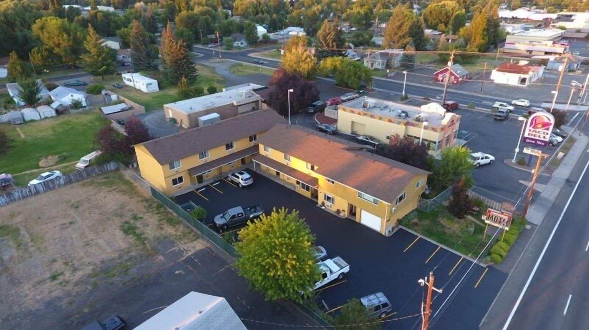 Vista Exterior Townhouse Inn & Suites