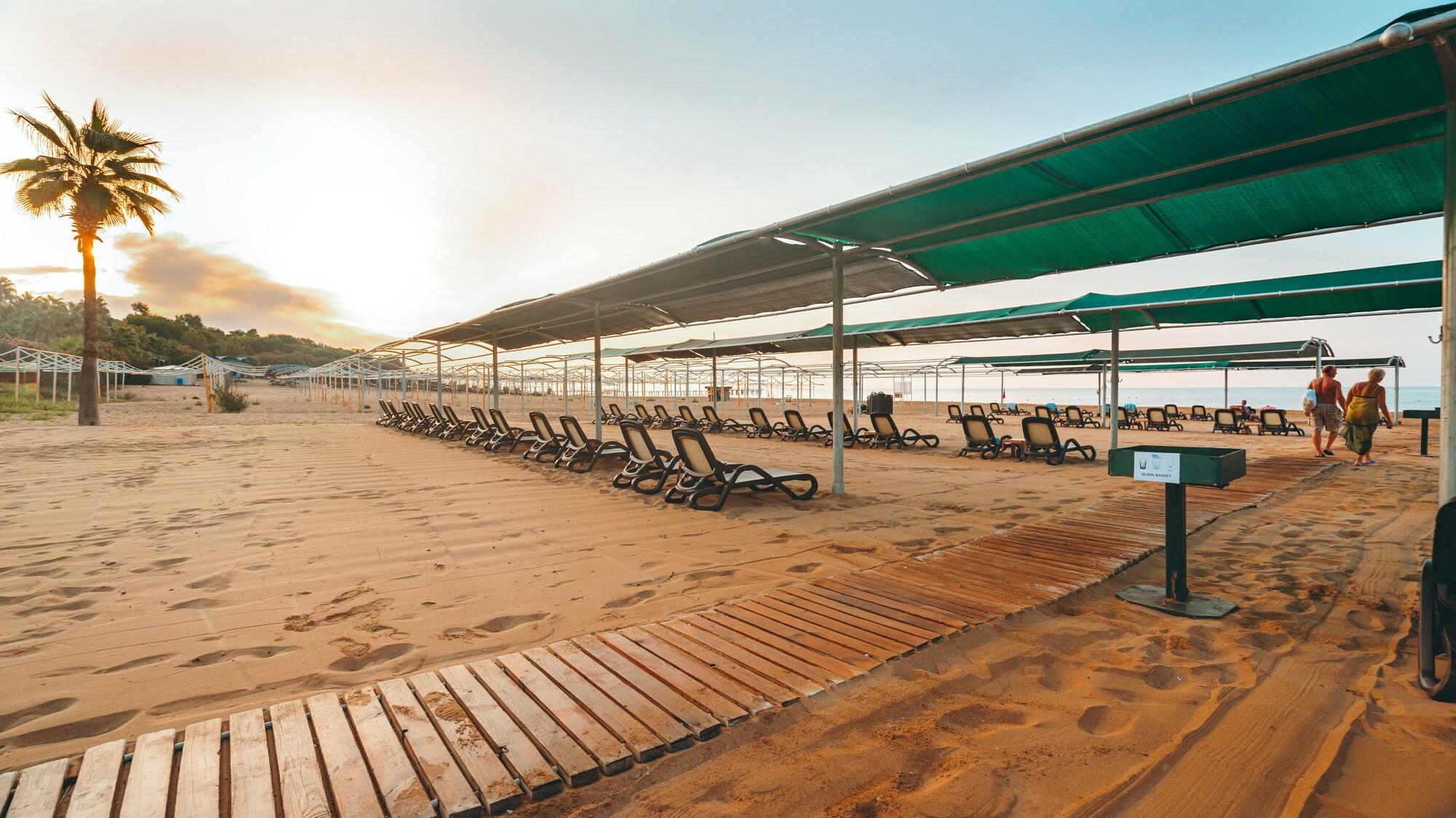 Playa Royal Atlantis Beach