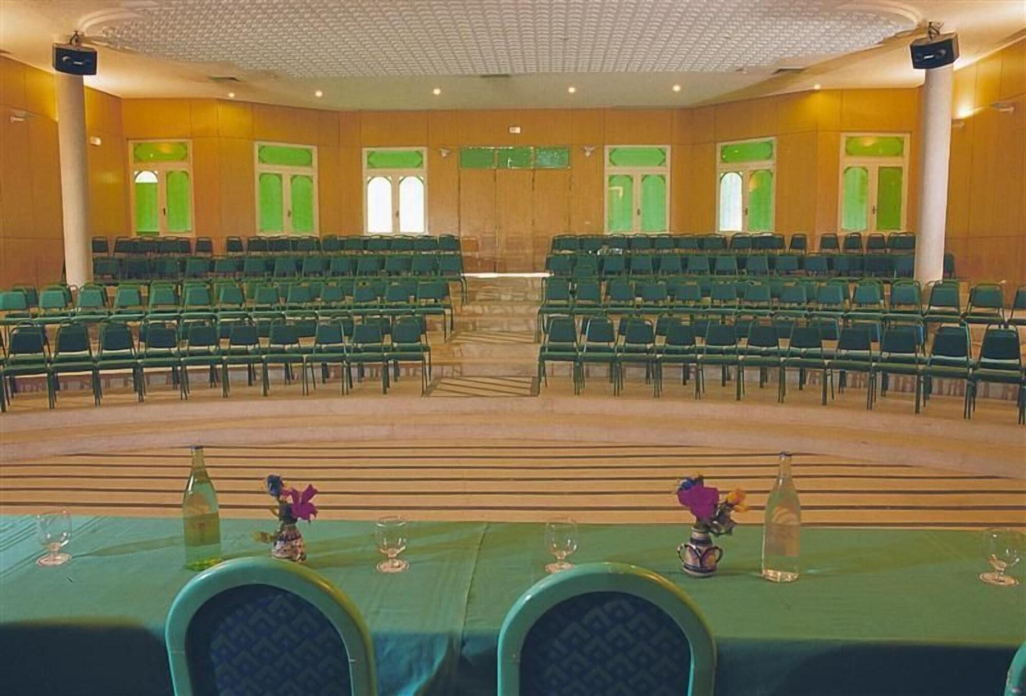 Sala de Reuniones Yadis Oasis Kebilli