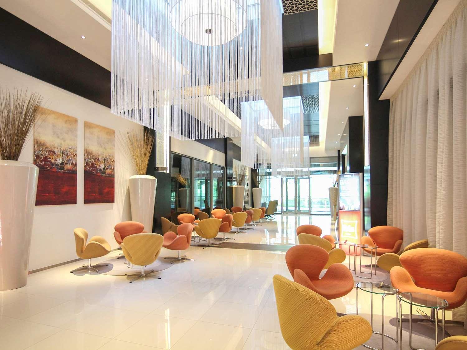 Vista Lobby ibis One Central Hotel