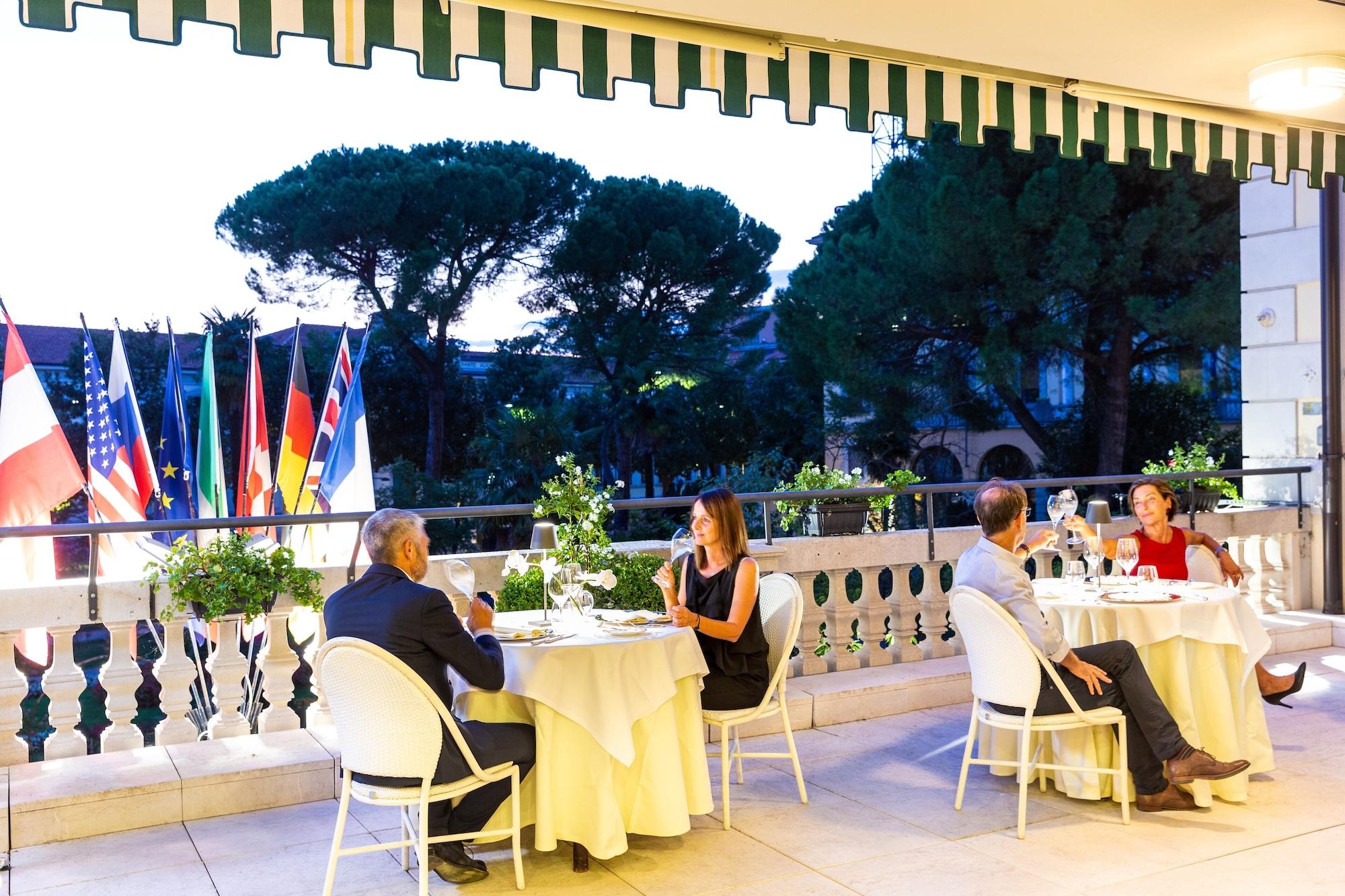 Restaurant Ambassador Palace Hotel