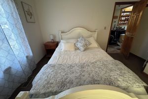 Alquiler Vacacional - Riverfront 2-bedroom house with Central Air, vaulted ceilings, 2 outdoor decks