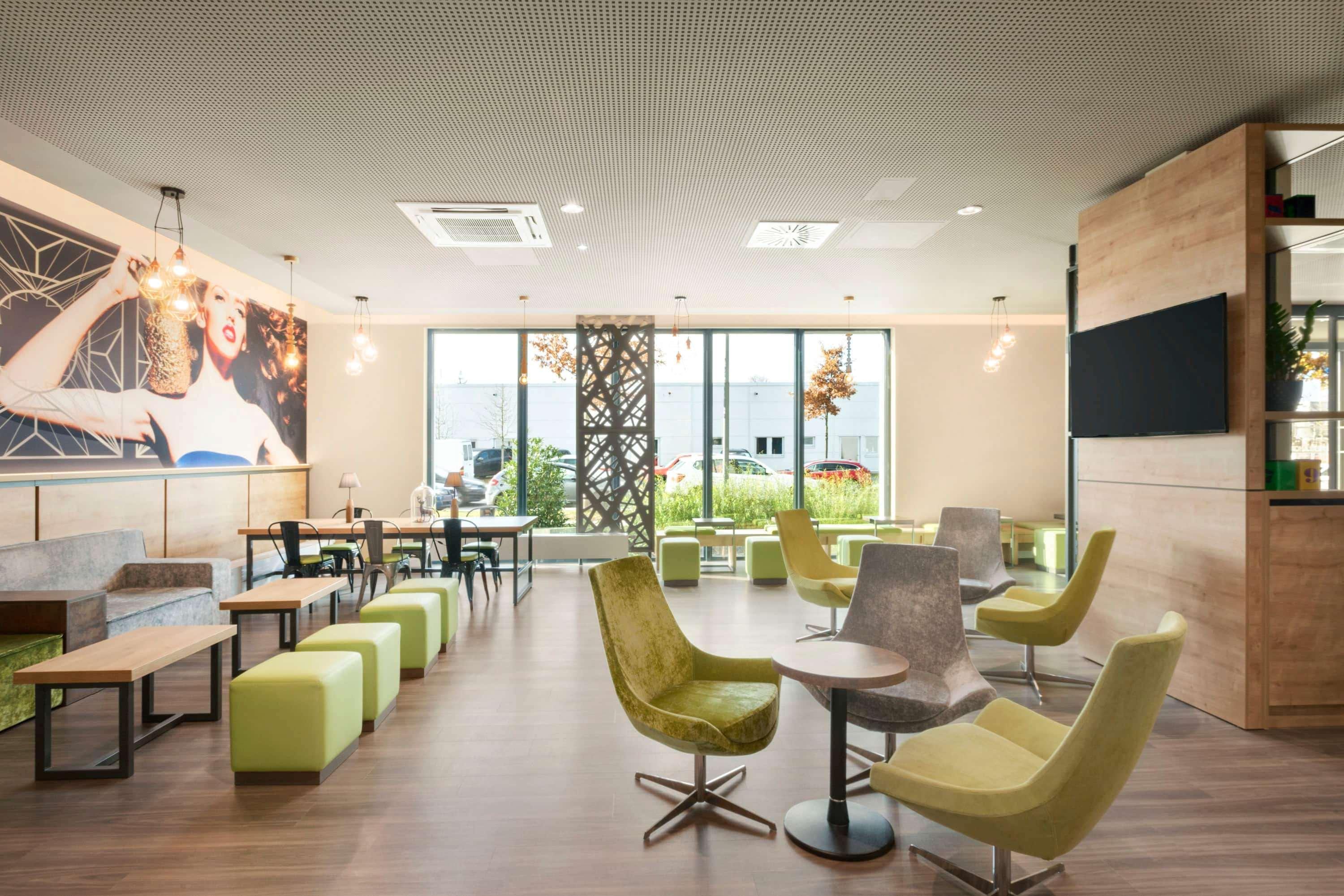 Vista Lobby Super 8 by Wyndham Munich City North