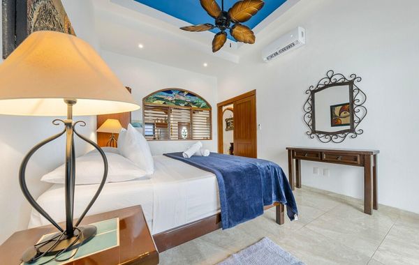 Oceanside Villa "Puebla" with a/c pool in centro 5 min stroll to beach - Hoteles con alberca en Isla Mujeres, México