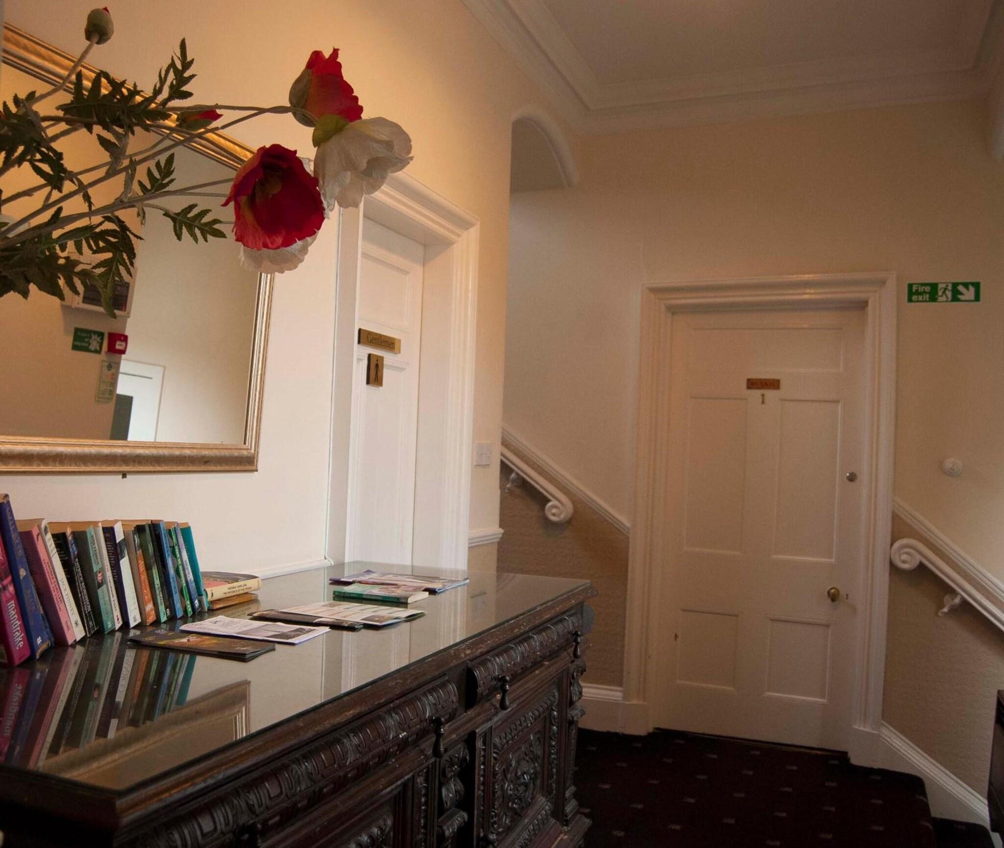 Vista Lobby Dalgair House Hotel