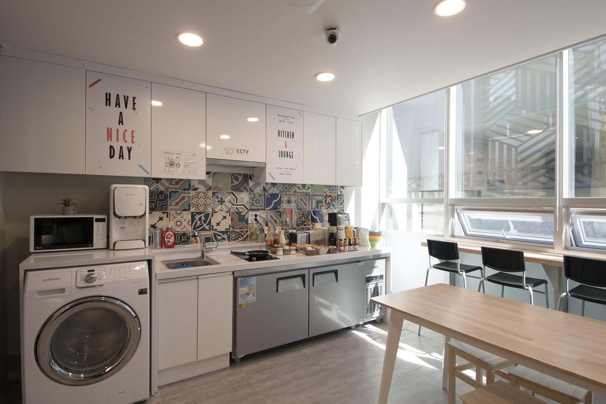 Restaurant OYO Hostel Myeongdong 1